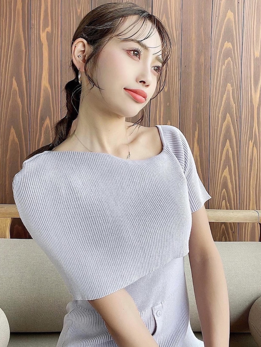 「サンダルコーデ、大人女子、大人コーデ、休日スタイル、rienda、ナチュラル、ニットワンピース、大人かわいい、パープル」｜「riendaのクリアダブルボールヒールサンダル（サンダル、ホワイト系）」を使った、みすさち【見須幸代】さん（レディース・160cm）の夏コーディネートの4枚目の写真