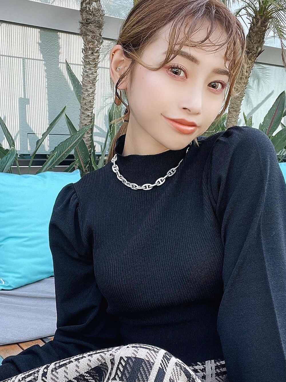「ゆるコーデ、大人女子、rienda、ラクチンコーデ、rienda コーデ、キレイめ、お出かけコーデ、ブーツスタイル、ハイネックニット、クリスマス、大人可愛い、ワンピースコーデ、チェックスカート、フレアスカート、冬コーデ」｜「riendaの2WAYチェックパターンフレアニットワンピース（ワンピース、ブラック系）」を使った、みすさち【見須幸代】さん（レディース・160cm）の秋コーディネートの5枚目の写真