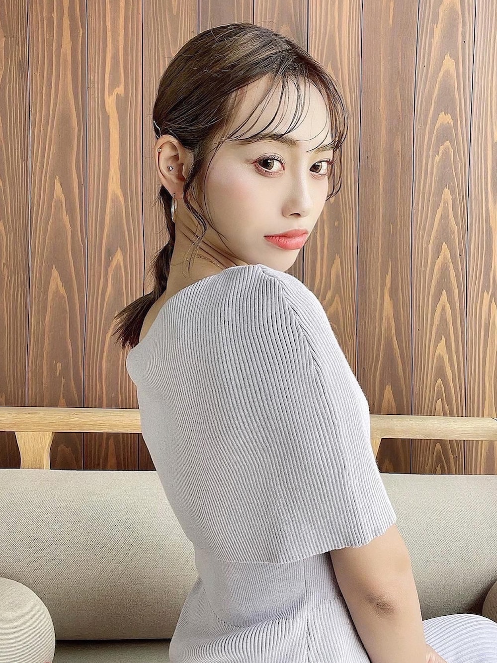 「サンダルコーデ、大人女子、大人コーデ、休日スタイル、rienda、ナチュラル、ニットワンピース、大人かわいい、パープル」｜「riendaのクリアダブルボールヒールサンダル（サンダル、ホワイト系）」を使った、みすさち【見須幸代】さん（レディース・160cm）の夏コーディネートの5枚目の写真