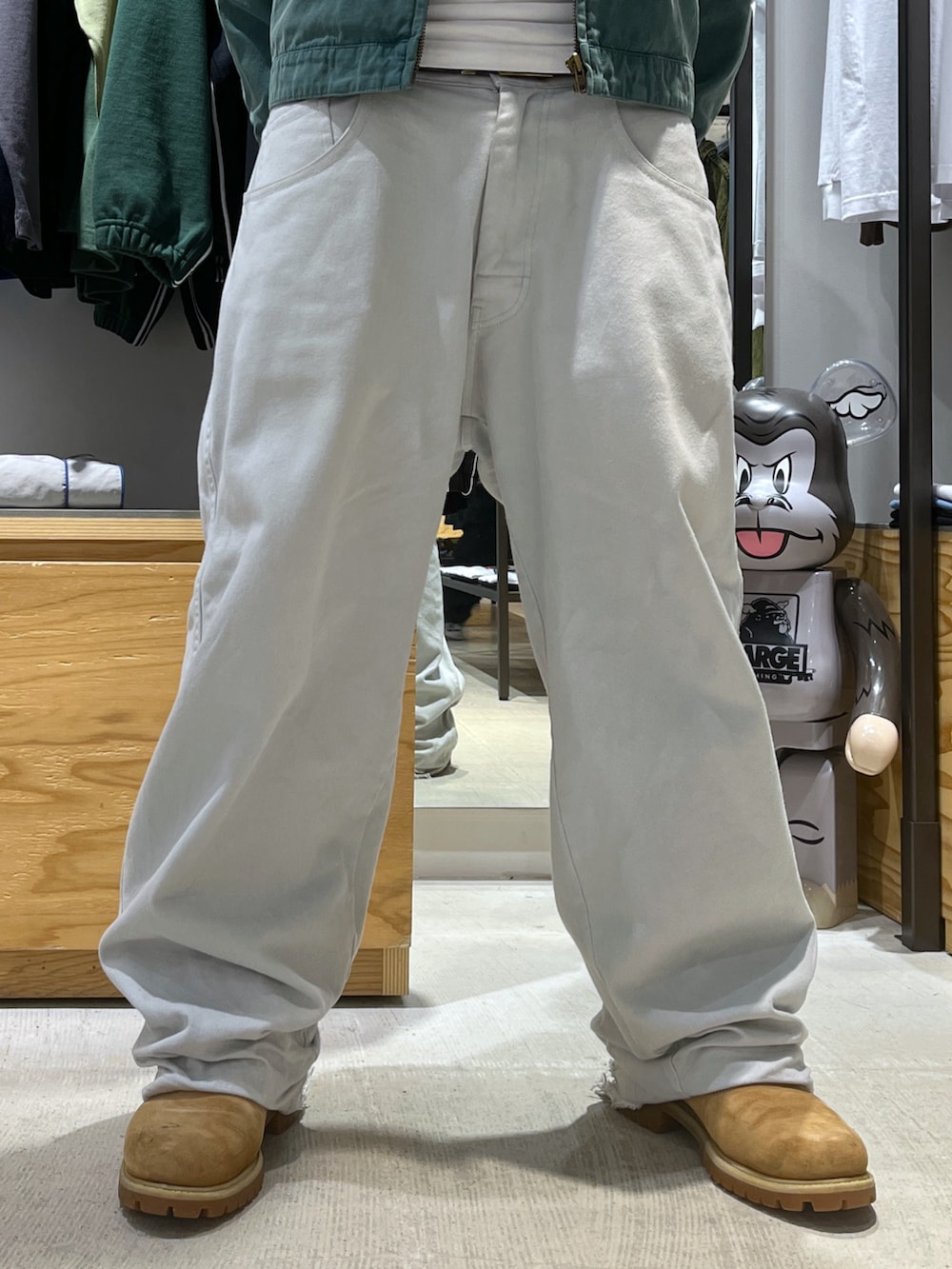 「デニムパンツ、デニムジャケット、秋コーデ、green」｜「XLARGEのアイテム（デニムジャケット、グリーン系）」を使った、CHRISさん（メンズ・172cm）の秋コーディネートの3枚目の写真