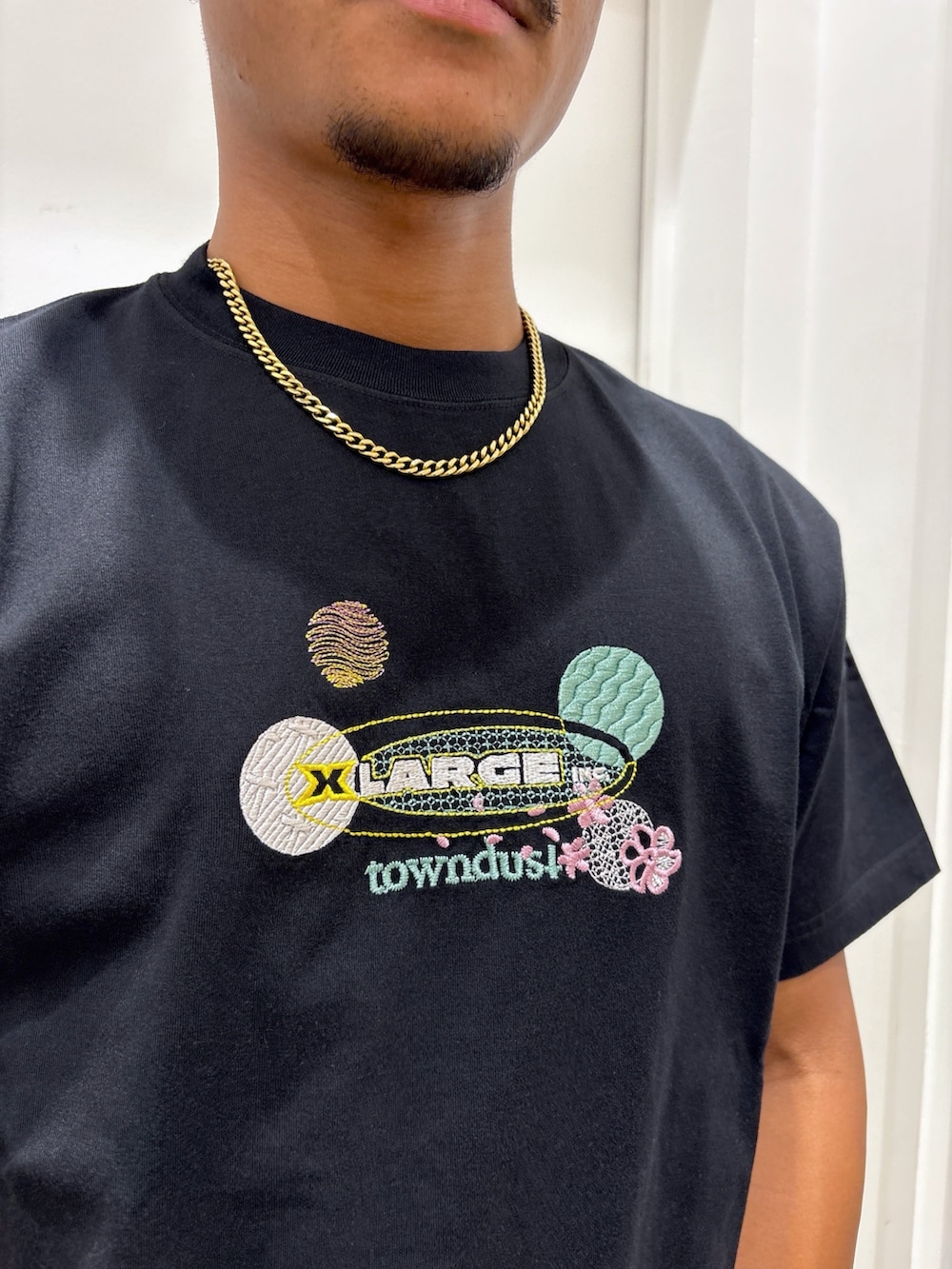 「キャップ、Tシャツ、スウェットパンツ、サマー、XLARGE、コラボ」｜「XLARGEのXLARGE×towndust X LOGO CAP（キャップ、ブラウン系）」を使った、CHRISさん（メンズ・172cm）の夏コーディネートの6枚目の写真