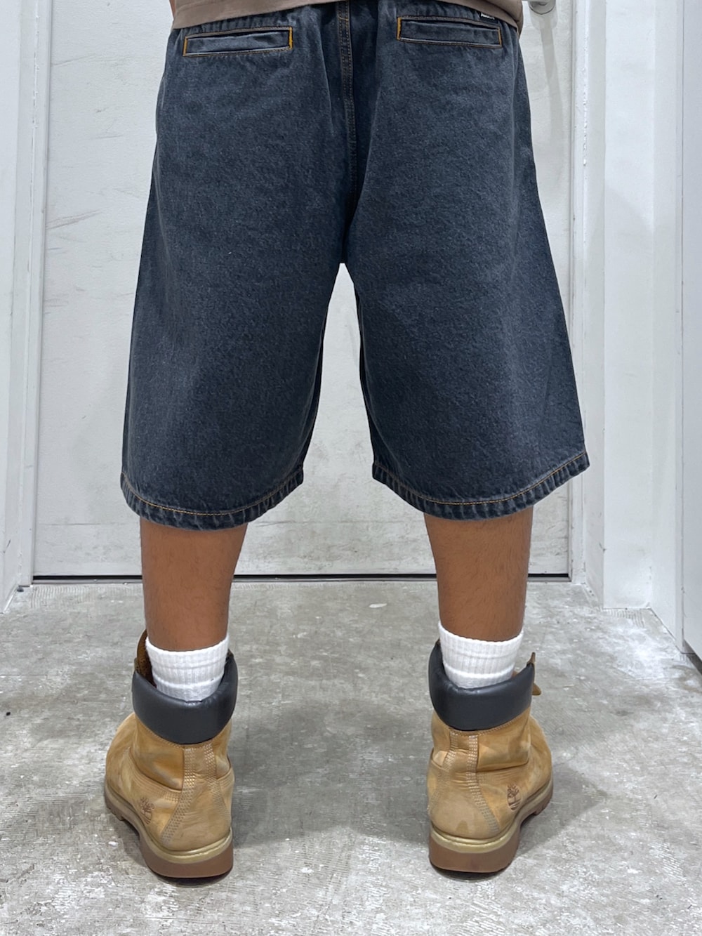 「キャップ、Tシャツ、デニムハーフパンツ、デニムパンツ、リュック、サマー、XLARGE」｜「XLARGEのDISTORTION LOGO CAP（キャップ、ブラック系）」を使った、CHRISさん（骨格ウェーブ・メンズ・172cm）の夏コーディネートの5枚目の写真