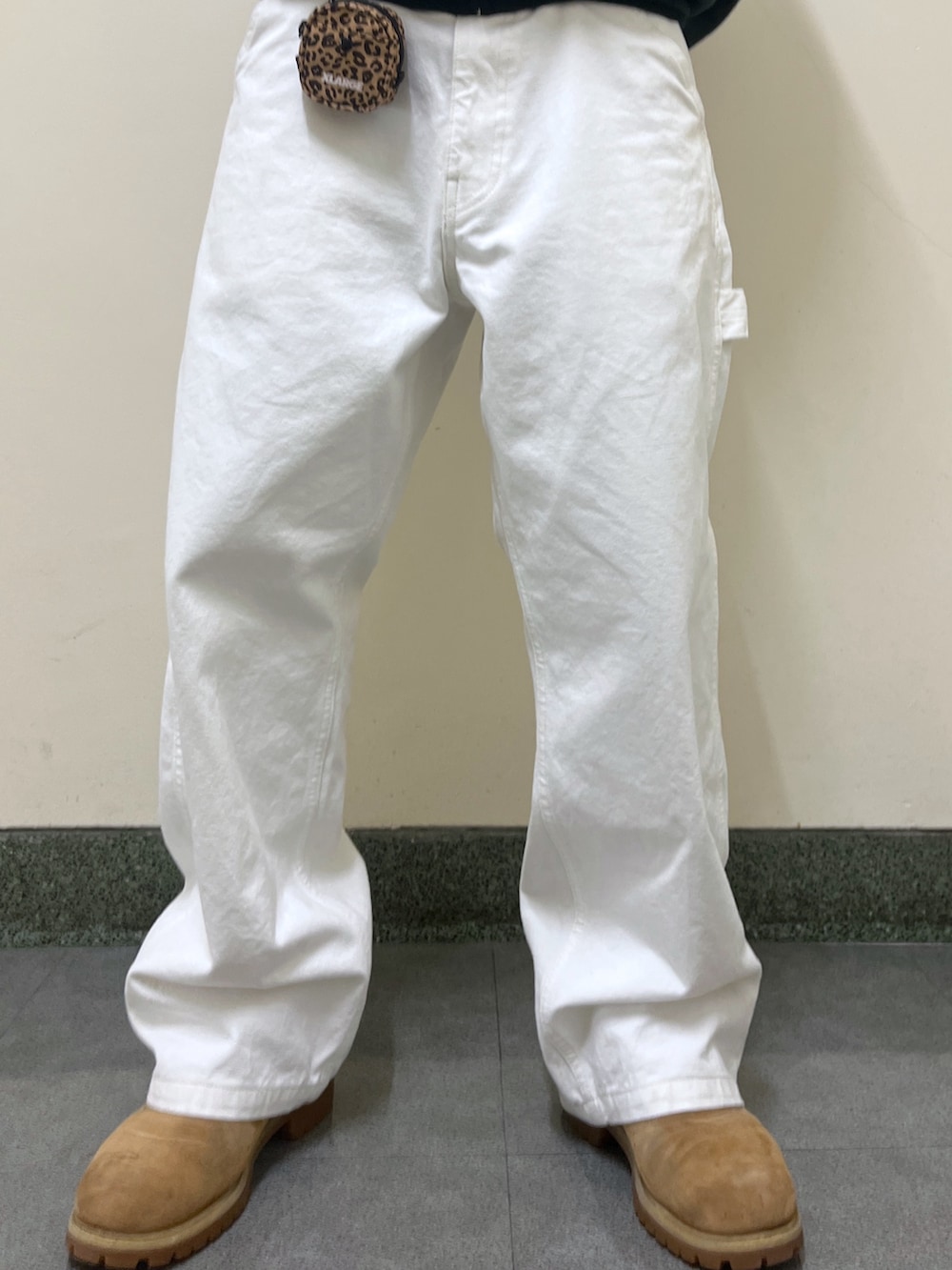 「シャツ、キャップ、小物、レオパード」｜「XLARGEのXLARGE×Blu Boy HALF ZIP S/S WORK SHIRT（シャツ/ブラウス、ブルー系）」を使った、CHRISさん（メンズ・172cm）の春コーディネートの4枚目の写真