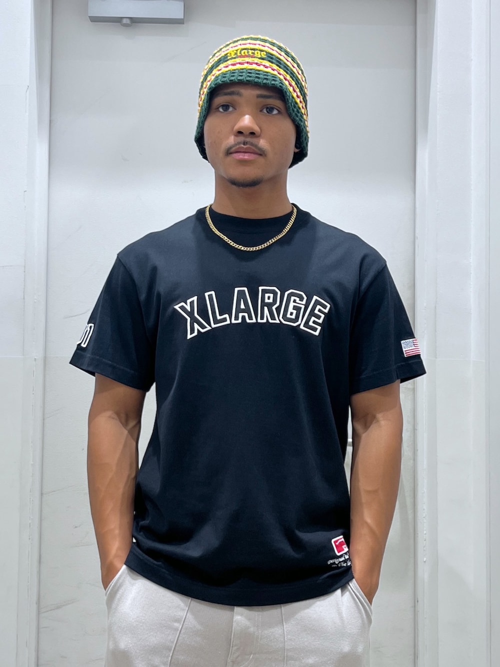 「ニット帽、サマー、カーゴパンツ、Tシャツ、XLARGE、コラボ」｜「XLARGEのWASHED CARGO PANTS（カーゴパンツ、グレー系）」を使った、CHRISさん（骨格ウェーブ・メンズ・172cm）の夏コーディネートの2枚目の写真