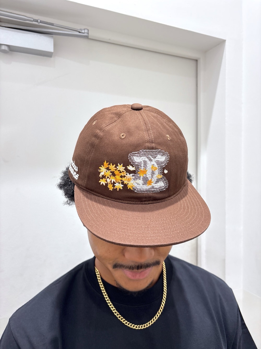 「キャップ、Tシャツ、スウェットパンツ、サマー、XLARGE、コラボ」｜「XLARGEのXLARGE×towndust X LOGO CAP（キャップ、ブラウン系）」を使った、CHRISさん（メンズ・172cm）の夏コーディネートの5枚目の写真