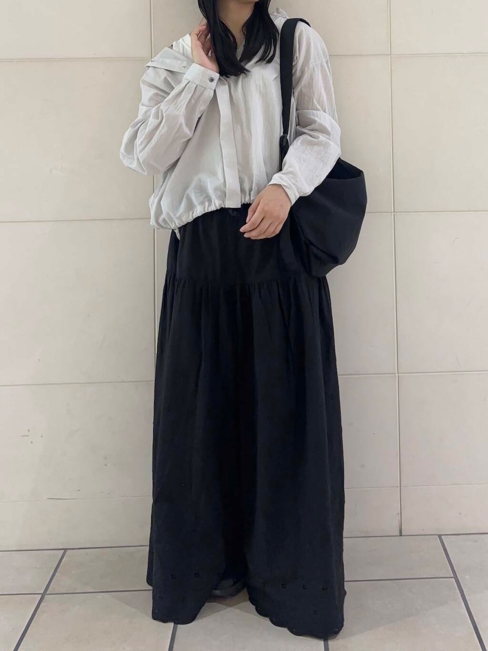「大人カジュアル、カジュアルコーデ、シンプルコーデ、かぐれ、低身長、アーバンリサーチドアーズ、newarrival、休日スタイル、低身長コーデ、新作、綺麗めパンツ、旅行コーデ、イエベ秋、ナチュラル×イエベ秋、私のイチ推しブランド」｜「URBAN RESEARCH DOORSのウォッシャブルミニショルダーバッグ（ショルダーバッグ、ブラック系）」を使った、chihiroさん（レディース・153cm）の夏コーディネートの3枚目の写真