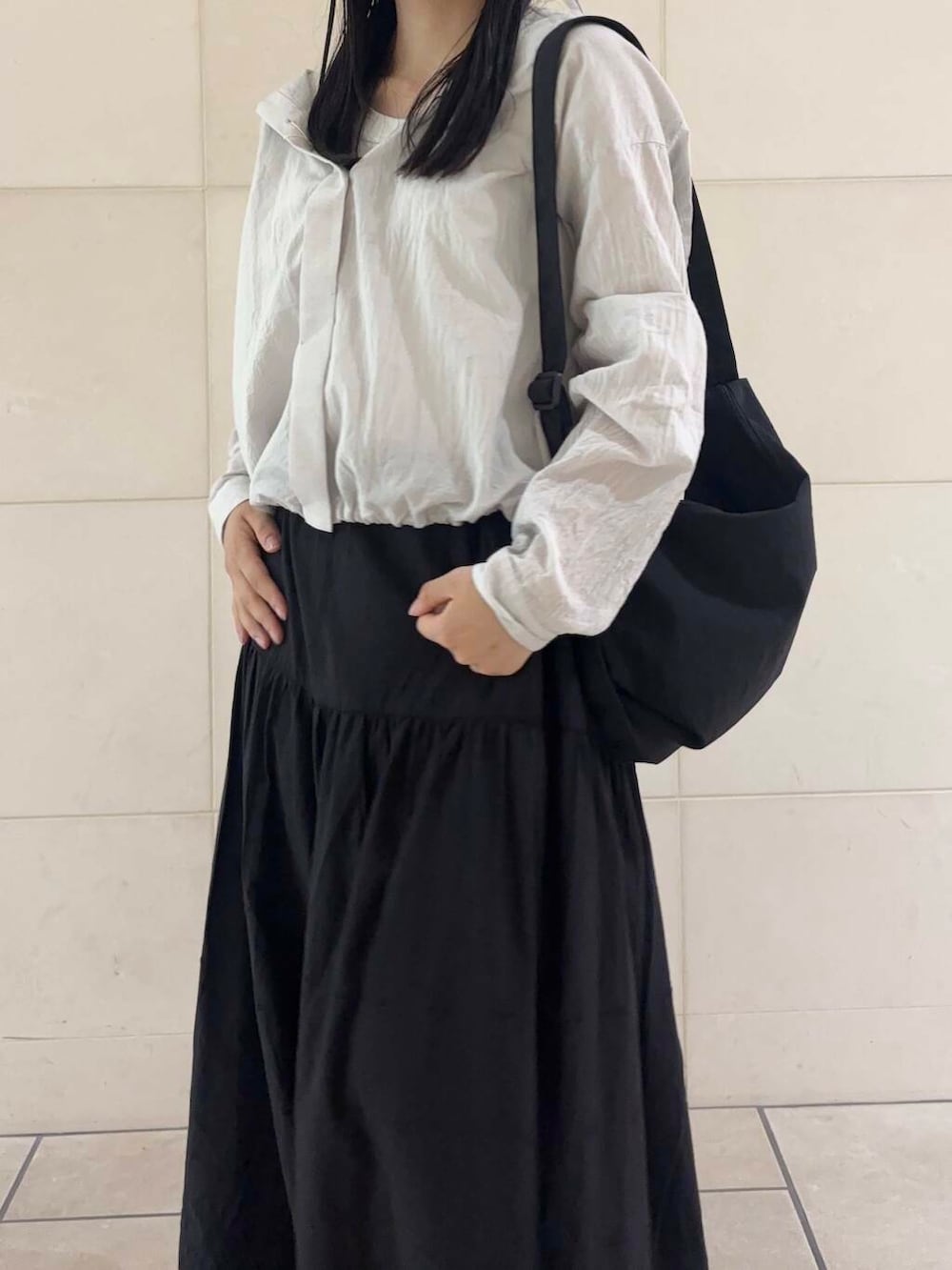 「大人カジュアル、カジュアルコーデ、シンプルコーデ、かぐれ、低身長、アーバンリサーチドアーズ、newarrival、休日スタイル、低身長コーデ、新作、綺麗めパンツ、旅行コーデ、イエベ秋、ナチュラル×イエベ秋、私のイチ推しブランド」｜「URBAN RESEARCH DOORSのウォッシャブルミニショルダーバッグ（ショルダーバッグ、ブラック系）」を使った、chihiroさん（レディース・153cm）の夏コーディネートの4枚目の写真