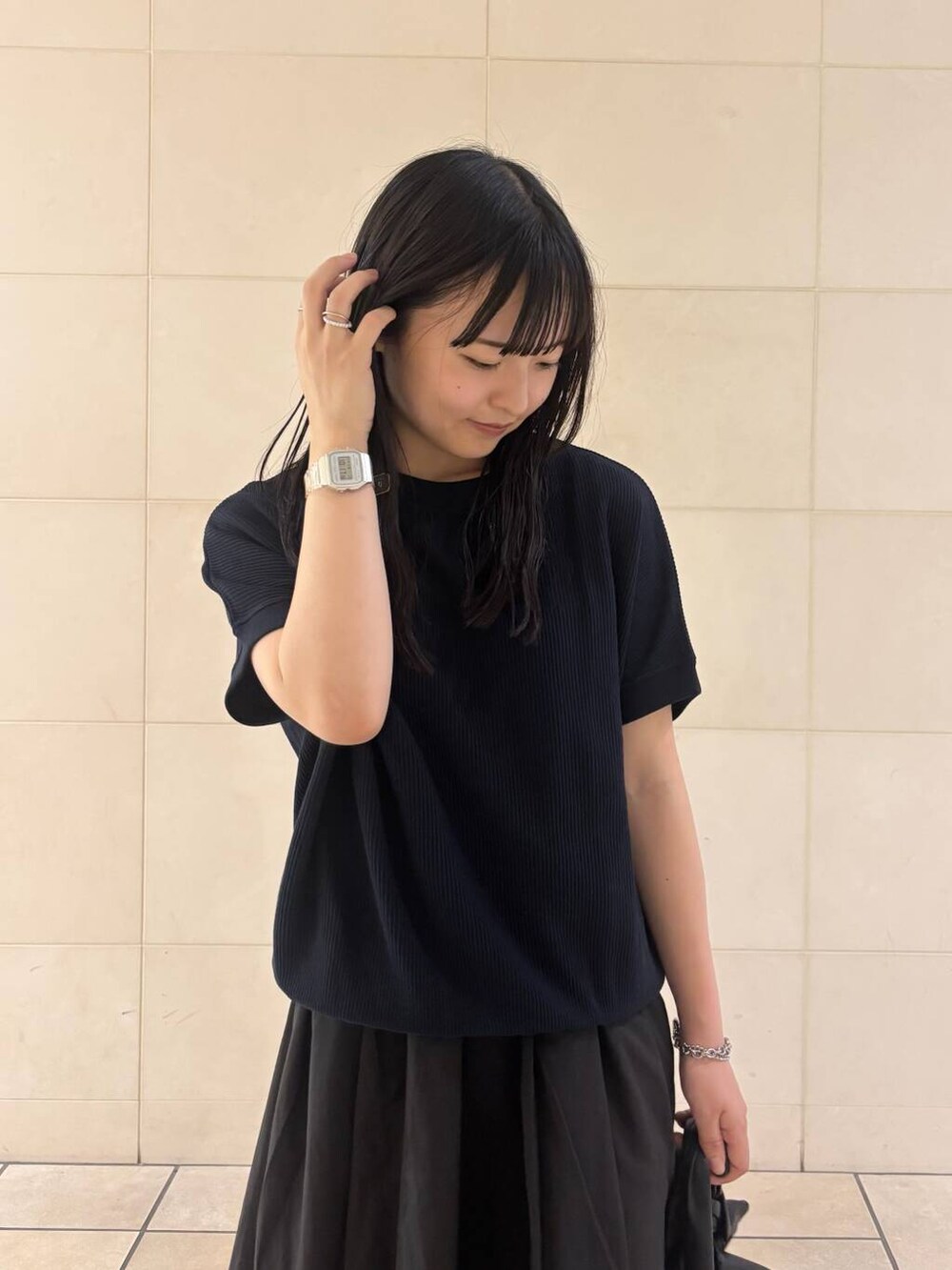 「ワンピース、大人カジュアル、カジュアルコーデ、シンプルコーデ、低身長、アーバンリサーチドアーズ、newarrival、休日スタイル、低身長コーデ、新作、綺麗めパンツ、旅行コーデ、イエベ秋、ナチュラル×イエベ秋、私のイチ推しブランド」|「NEW BALANCEのNEW BALANCE 2002R(スニーカー、グレー系)」を使った、chihiroさん(レディース・153cm)の夏コーディネートの5枚目の写真