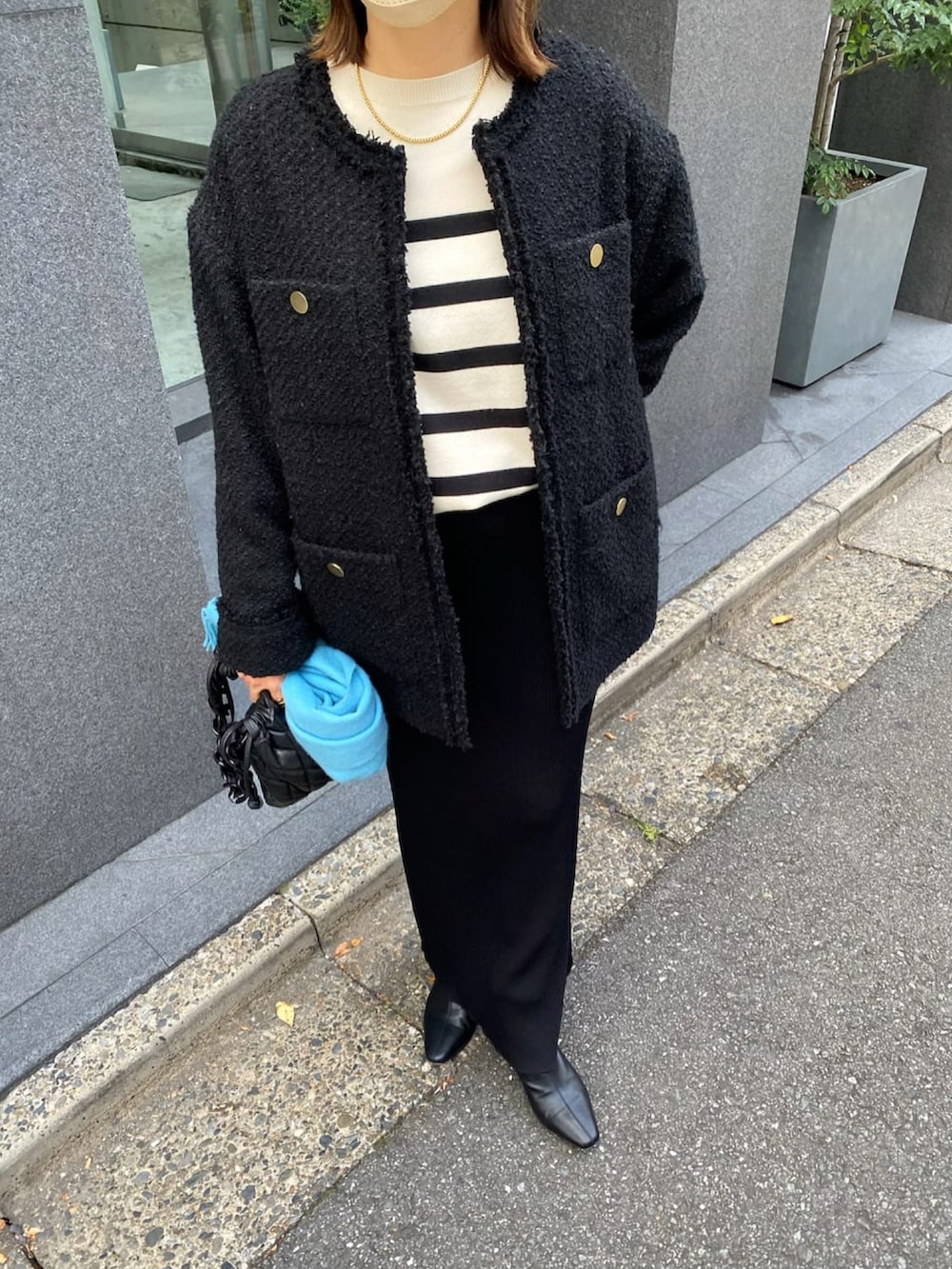 「カジュアルコーデ、大人コーデ、ニットコーデ、スカートスタイル、きれいめカジュアル、ブーツスタイル、ボーダートップス、ツイードジャケット、ツイード」｜「RIVE DROITEの定番スタイルには欠かせない！/パネルボーダーニット（ニット/セーター、ホワイト系）」を使った、AIさん（骨格ナチュラル・レディース・160cm）の秋コーディネートの5枚目の写真