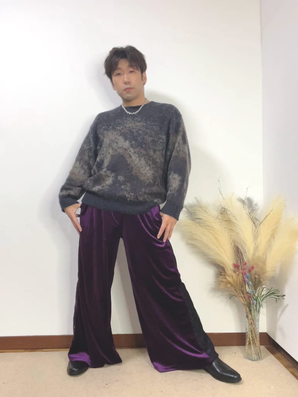 「ベロア、ベロアパンツ、ワイドパンツ、マウンテンパーカー、ニット、Ellno Loset、WYM、CLEL、きれいめカジュアル、大人コーデ、オトナカジュアル、おしゃれさんと繋がりたい、大人カジュアル、Aライン」｜「CLELの【CLEL】Military Design Mountain Parka/ミリタリーデザイン マウンテンパーカー（マウンテンパーカー、ブラック系）」を使った、すすむさん（メンズ・168cm）の春コーディネートの2枚目の写真