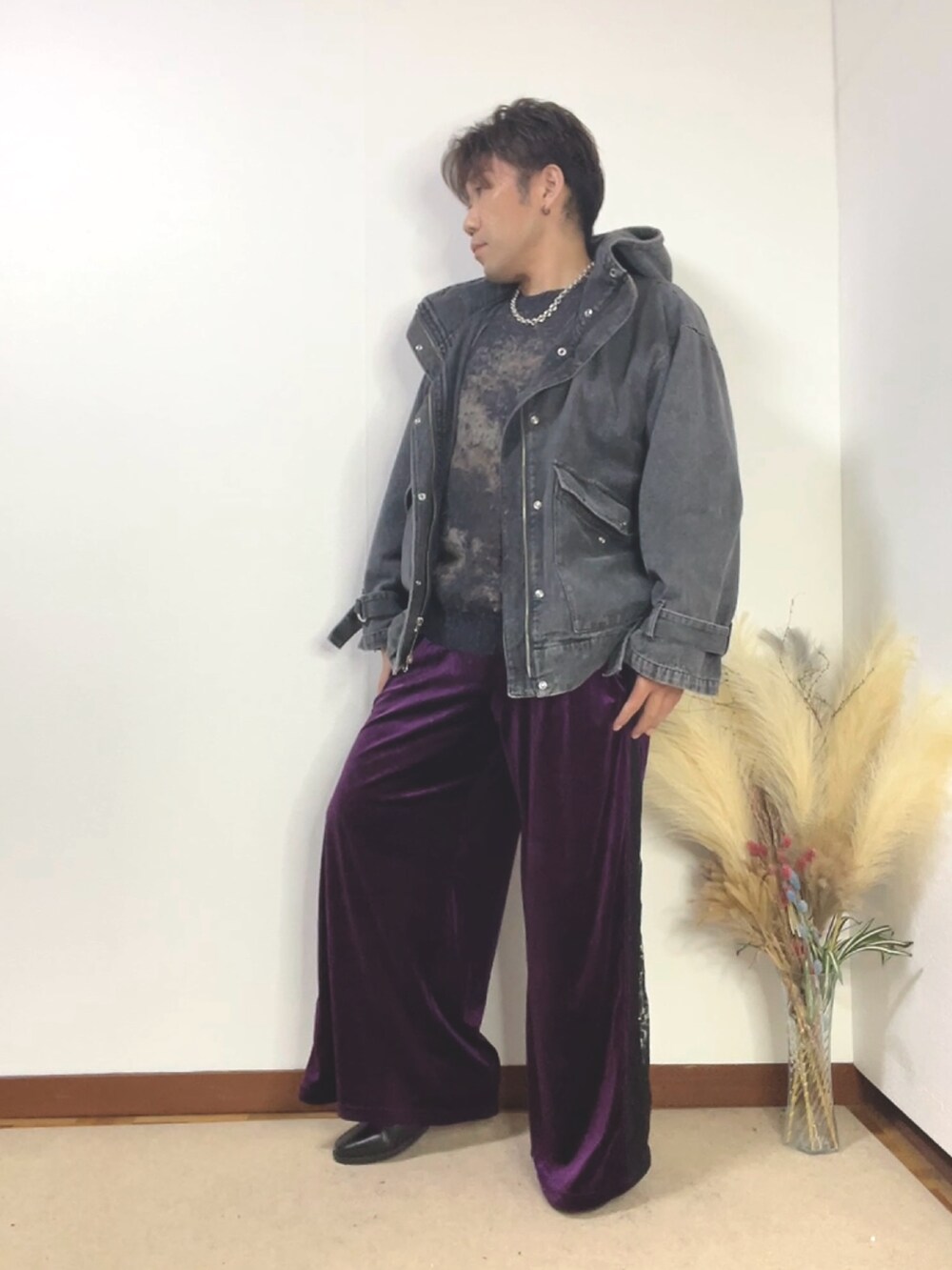 「ベロア、ベロアパンツ、ワイドパンツ、マウンテンパーカー、ニット、Ellno Loset、WYM、CLEL、きれいめカジュアル、大人コーデ、オトナカジュアル、おしゃれさんと繋がりたい、大人カジュアル、Aライン」｜「CLELの【CLEL】Military Design Mountain Parka/ミリタリーデザイン マウンテンパーカー（マウンテンパーカー、ブラック系）」を使った、すすむさん（メンズ・168cm）の春コーディネートの5枚目の写真