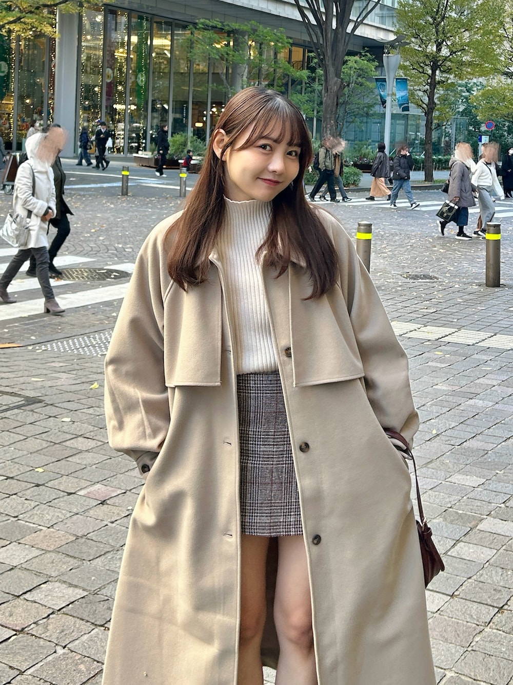 「プチプラ、淡色コーデ、デートコーデ、ショートパンツ、スカート、ブーツ、ニット、ハイネック、オトナカジュアル、お出かけコーデ、きれいめカジュアル、カジュアルガーリー、大人コーデ、大人かわいい、チェック」｜「clearのボトルネックゆるニットプルオーバートップス[着回し力万能]≪2024AW新作≫（ニット/セーター、ベージュ系）」を使った、みさねさん（骨格ストレート・レディース・158cm）の冬コーディネートの2枚目の写真