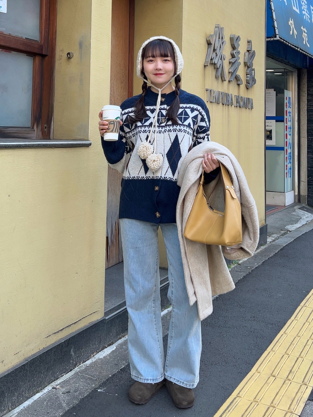みさねさんの「ボンボン付き ニット耳あて（shopnikoniko）」を使ったコーディネートの4枚目の写真