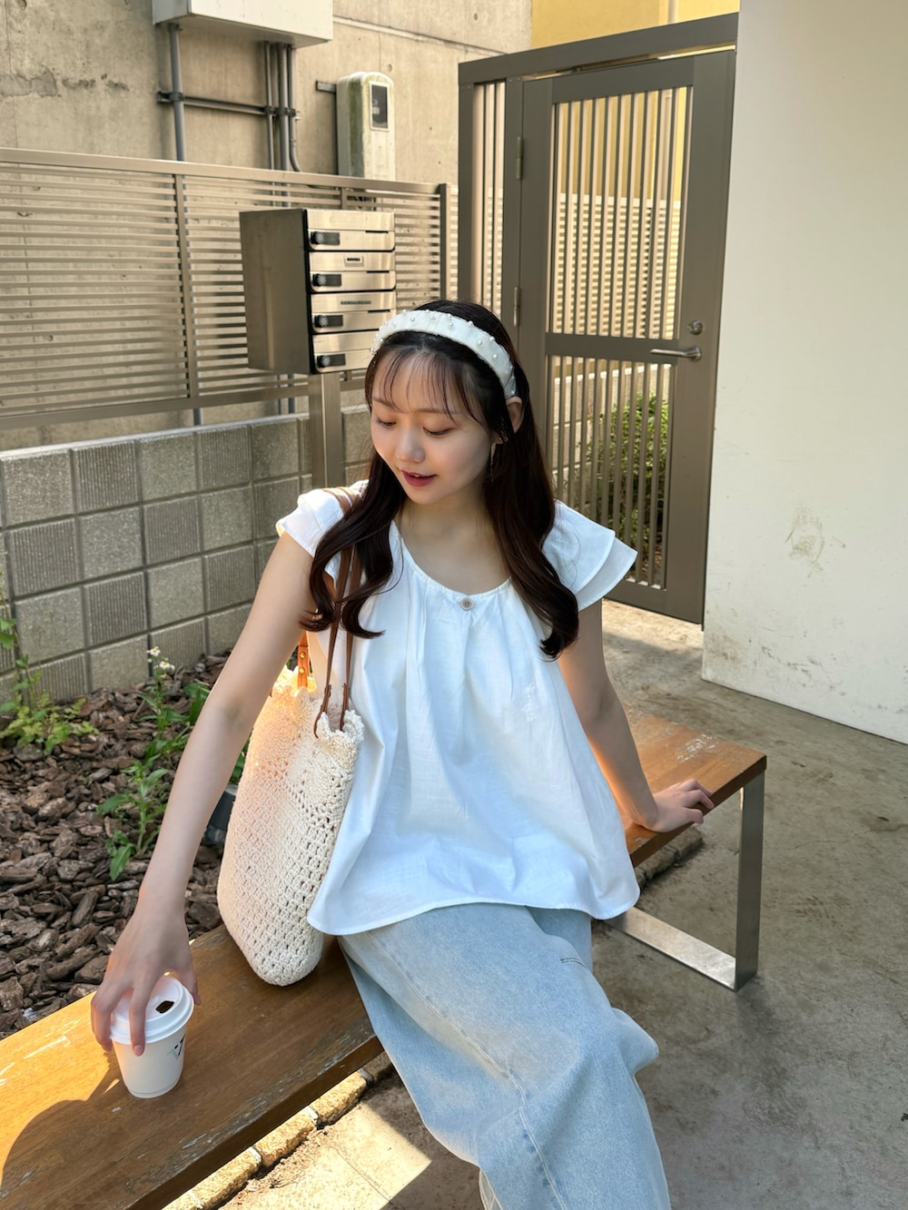 「最近のいい感じコーデ、古着MIX、韓国ファッション、デニム、ブラウス、夏コーデ、大人かわいい、きれいめカジュアル、プチプラ、GU、パンプス、パンツスタイル、シンプルコーデ、お出かけコーデ、休日スタイル」｜「GUのアイテム（デニムパンツ、ブルー系）」を使った、みさねさん（骨格ストレート・レディース・158cm）の春コーディネートの4枚目の写真