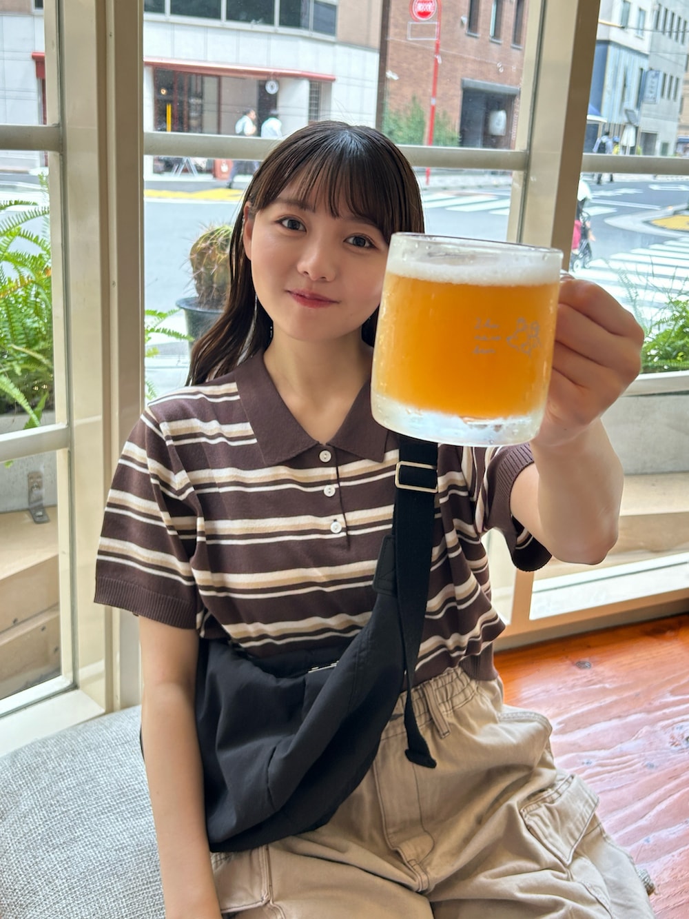 「スポーツミックス、休日スタイル、夏コーデ、ポロシャツ、カーゴパンツ、デニム、パンツスタイル、メンズライク、カジュアル、シンプル、スニーカー、ショルダーバッグ、GU、プチプラ、ストリート」｜「GUのアイテム（ポロシャツ、ブラウン系）」を使った、みさねさん（骨格ストレート・レディース・158cm）の夏コーディネートの3枚目の写真