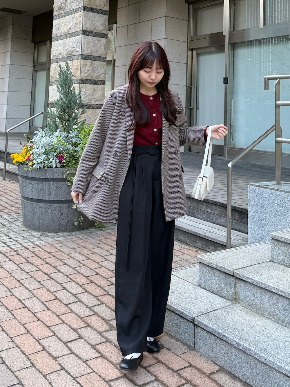 みさねさんの「ガンクラブチェックオーバーサイズダブルジャケット（Bonjour Sagan）」を使ったコーディネートの4枚目の写真