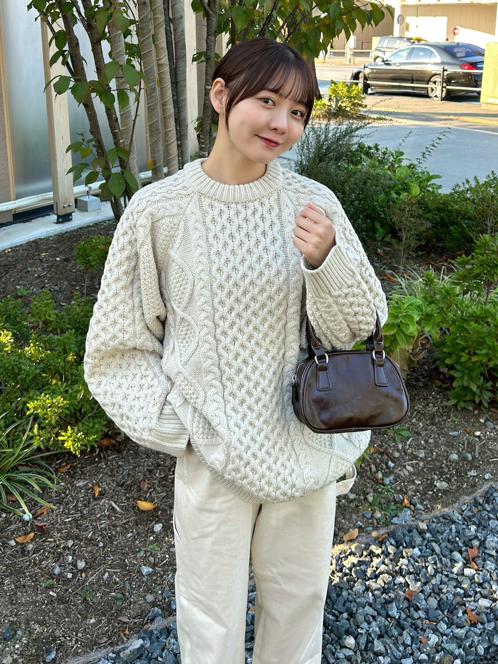 「ホワイトコーデ、クリスマスに着たい服、ニット、パンツスタイル、シンプルコーデ、カジュアル、淡色コーデ、ゆるコーデ、お出かけコーデ、秋冬コーデ、休日スタイル、韓国ファッション、プチプラ、ストリート、ワントーンコーデ」｜「select MOCA by sonの【サイズ展開あり】ヴィンテージライクケーブルニット（ニット/セーター、ホワイト系）」を使った、みさねさん（骨格ストレート・レディース・158cm）の冬コーディネートの5枚目の写真