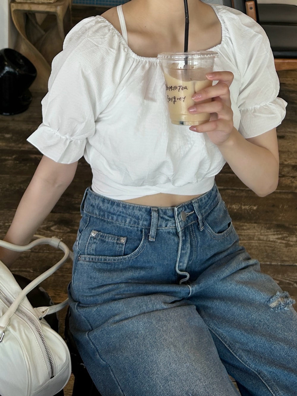 「プチプラ、きれいめカジュアル、夏コーデ、さらっと晴れやかスナップ、シンプルコーデ、カジュアル、デニム、スニーカー、ショルダーバッグ、お出かけコーデ、韓国ファッション、ストリート、キャップ、楽チンコーデ、スポーツミックス」｜「SHEINのアイテム（デニムパンツ、ブルー系）」を使った、みさねさん（骨格ストレート・レディース・158cm）の夏コーディネートの3枚目の写真