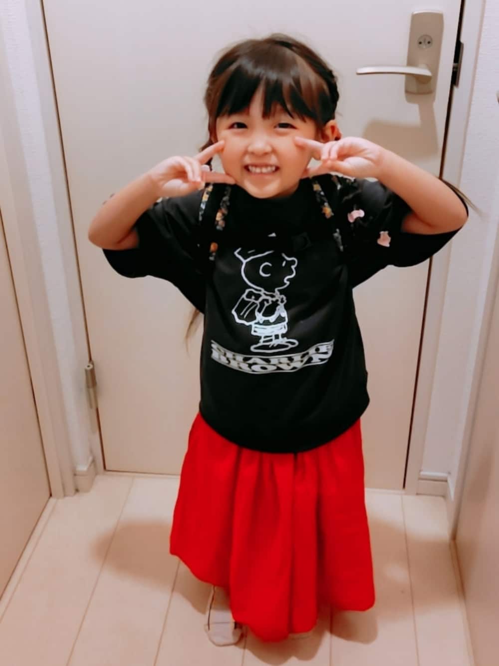 「キッズファッション、女の子コーデ、夏コーデ、ティアードスカート」｜「coca（coca）のキッズ 親子お揃いコットンボイルスカート（スカート、レッド系）」を使った、rinさん（キッズ・100cm）の夏コーディネートの3枚目の写真