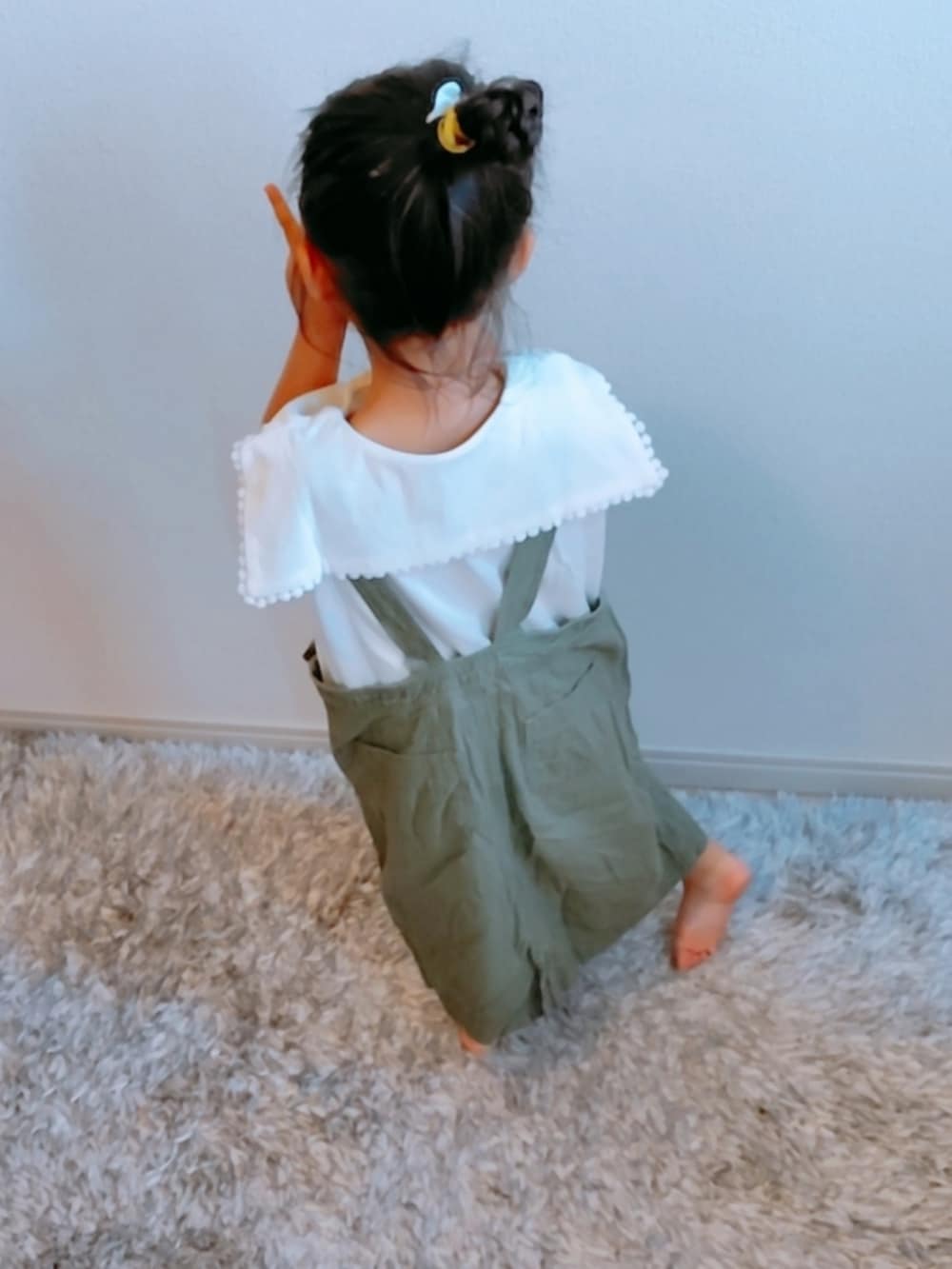 「キッズファッション、おでかけコーデ、サングラス、ノースリーブ、セーラー風トップス」｜「lulpiniのkids レースフレームカラーカットソー（Tシャツ/カットソー、ホワイト系）」を使った、rinさん（キッズ・100cm）の夏コーディネートの4枚目の写真