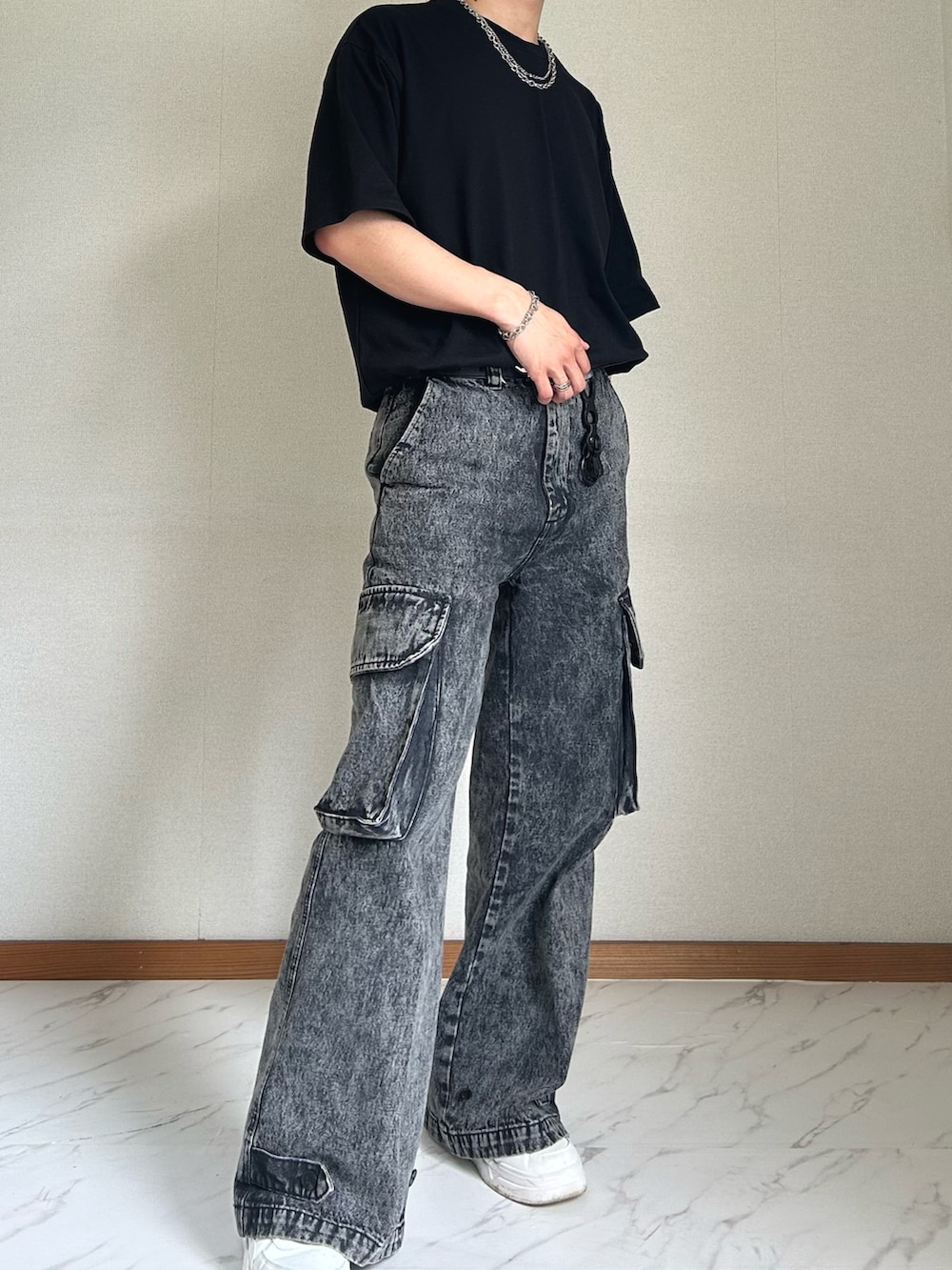 「CLELの【CLEL】M-47 Type Military Flare Cargo Pants/M-47 タイプ ミリタリー フレア カーゴ パンツ（カーゴパンツ、ブラック系）」を使った、ゆおさん（骨格ウェーブ・メンズ・167cm）の夏コーディネートの2枚目の写真