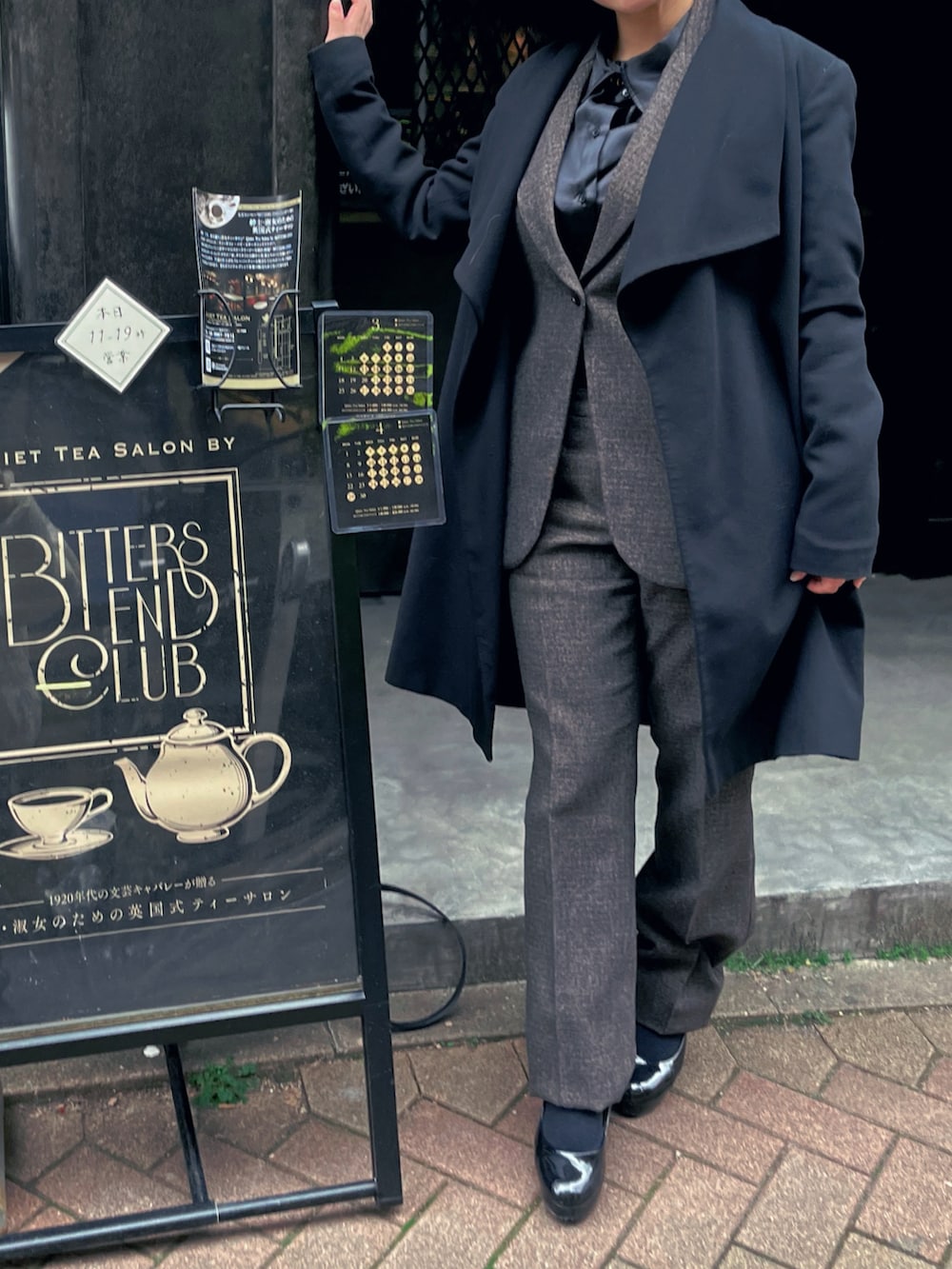 「春ファッション、スーツスタイル、スーツコーデ、スーツ女子、オトナカジュアル、今日のコーデ、きれいめコーディネート、おでかけコーデ、モノトーンコーデ」｜「KATHARINE HAMNETT LONDON のアイテム（ジャケット/アウター、グレー系）」を使った、綺蝶レナ(Lena Kicho)さん（レディース・147cm）の春コーディネートの2枚目の写真