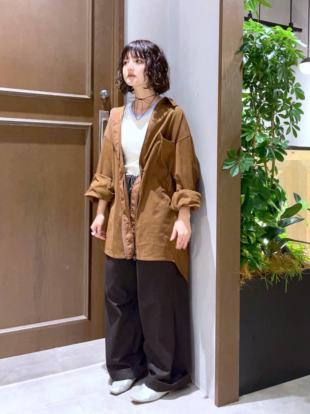 「ジャケット、ジャケットスタイル、タンクトップ、ワイドパンツ、チノパン、低身長、個性派、カジュアル、ストリート、きれいめ、オーバーサイズ、RAGEBLUE」｜「RAGEBLUEのベルト付きチノワイドストレートパンツ（チノパンツ、ブラウン系）」を使った、nasuumy10さん（レディース・151cm）の夏コーディネートの3枚目の写真
