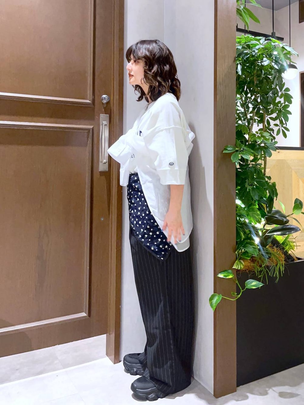 「低身長、個性派、カジュアル、ストリート、きれいめ、オーバーサイズ、RAGEBLUE、Tシャツ、ワイドパンツ、シアートップス、シャツ」｜「niko and...のカラーアイライナー[tiny tiny(ティニーティニー)]（アイライナー、その他）」を使った、nasuumy10さん（レディース・151cm）の夏コーディネートの3枚目の写真