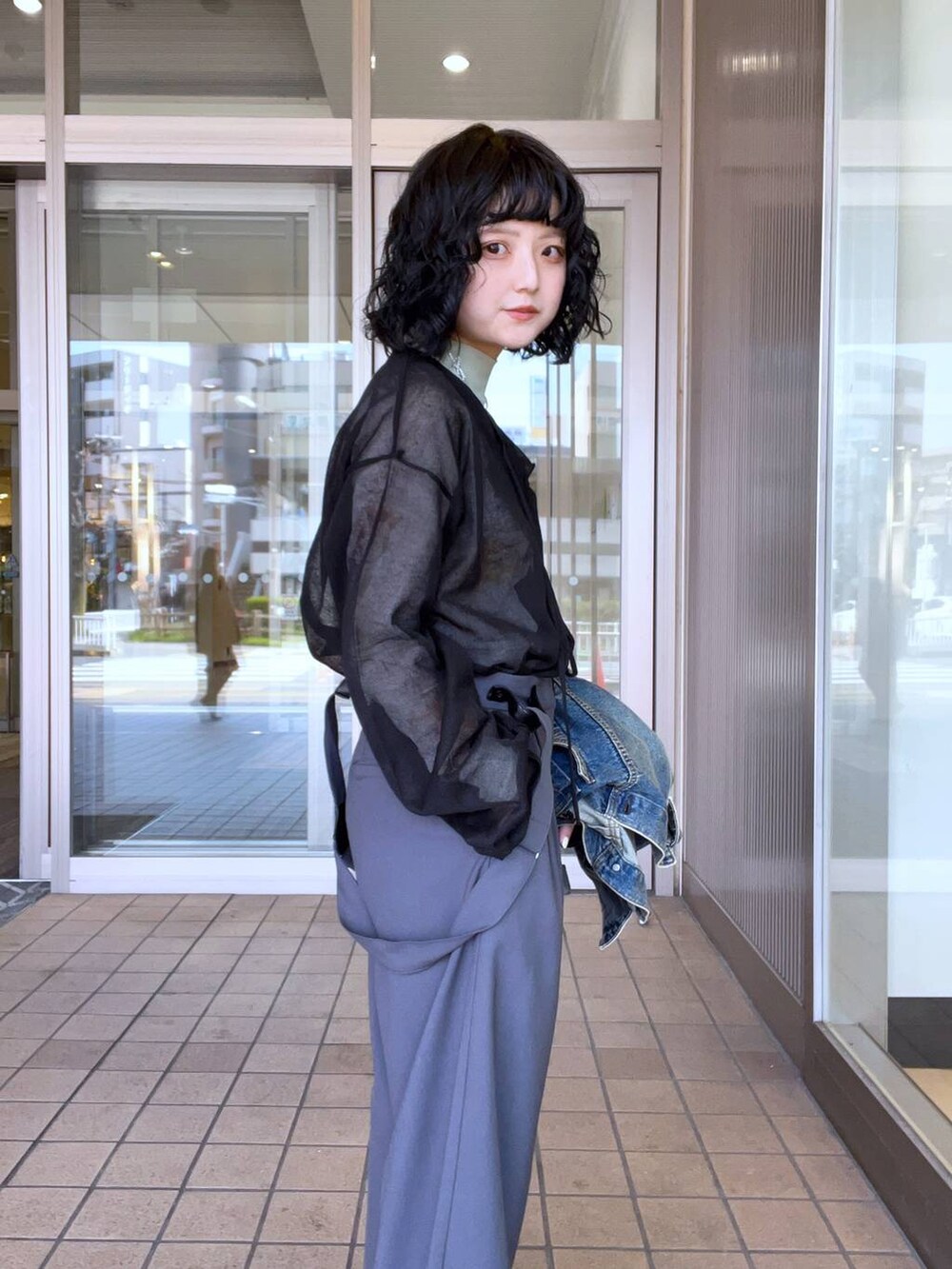 「低身長、個性派、カジュアル、ストリート、きれいめ、オーバーサイズ、RAGEBLUE、カーディガン、ワイドパンツ」｜「niko and...のカラーアイライナー[tiny tiny(ティニーティニー)]（アイライナー、その他）」を使った、nasuumy10さん（レディース・151cm）の春コーディネートの4枚目の写真
