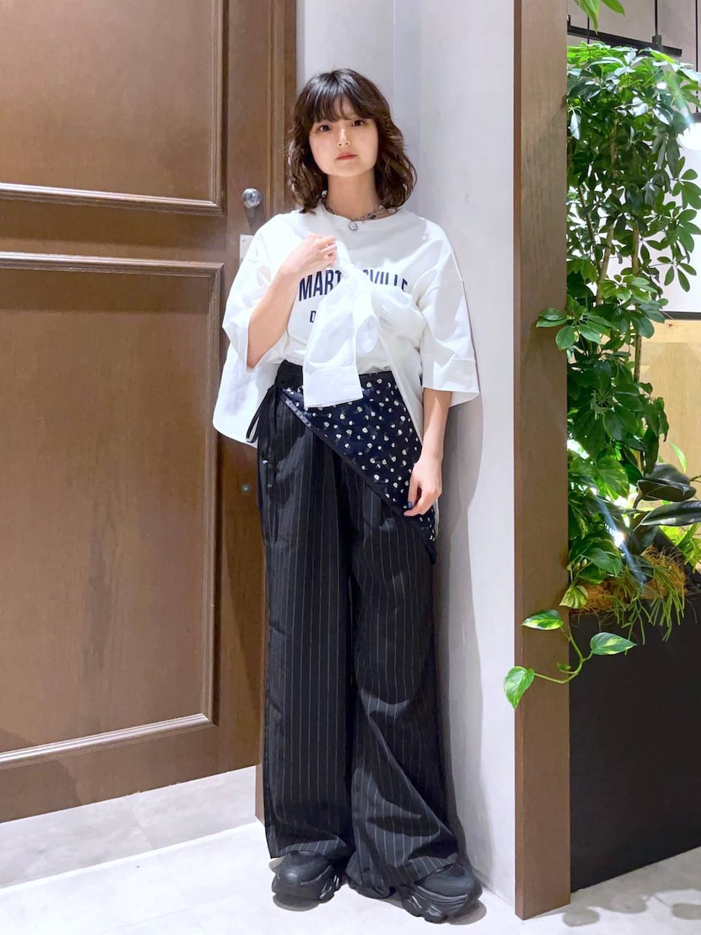 「低身長、個性派、カジュアル、ストリート、きれいめ、オーバーサイズ、RAGEBLUE、Tシャツ、ワイドパンツ、シアートップス、シャツ」｜「niko and...のカラーアイライナー[tiny tiny(ティニーティニー)]（アイライナー、その他）」を使った、nasuumy10さん（レディース・151cm）の夏コーディネートの2枚目の写真