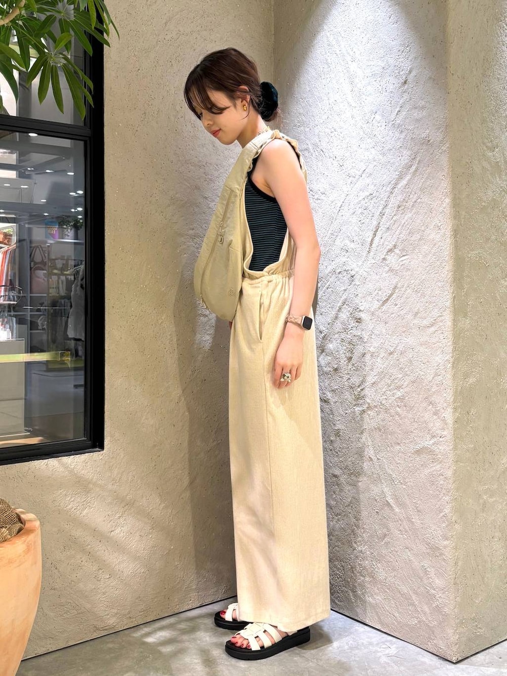 「きれいめ、カジュアル、ガーリー、LOWRYS FARM、ローリーズスタイル_LOWRYS FARM」｜「LOWRYS FARMのカンドウフィットグルカ 283656（サンダル、ホワイト系）」を使った、あやさん（レディース・162cm）の夏コーディネートの4枚目の写真