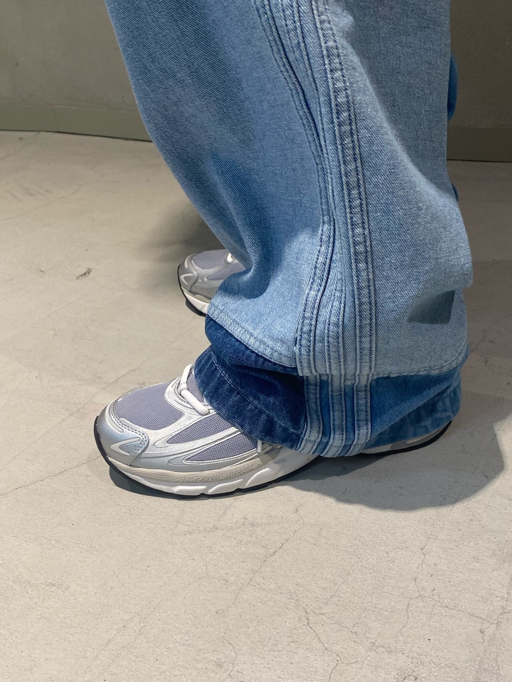 「スニーカー、デニム、adidas、ジャージ、アディダス、adidas originals、トラックジャケット、スケートボーディング、クセニア・シュナイダー、アディスター」｜「adidasのスケートボーディング ファイヤーバード トラックジャケット（ジェンダーニュートラル） / アディダスオリジナルス adidas Originals（ナイロンジャケット、ブラック系）」を使った、Sotaさん（メンズ・168cm）の春コーディネートの3枚目の写真