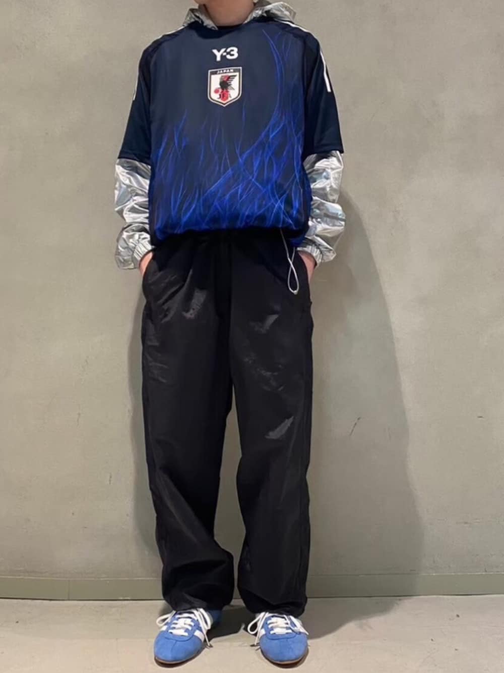 「adidas、アディダス、adidas football、サッカー、soccer、フットサル、ユニホーム、サッカー日本代表、JFA、Y-3」｜「adidasのサッカー日本代表 2024 ホーム レプリカ ユニフォーム / アディダス adidas（Tシャツ/カットソー、ブルー系）」を使った、Sotaさん（メンズ・167cm）の春コーディネートの2枚目の写真
