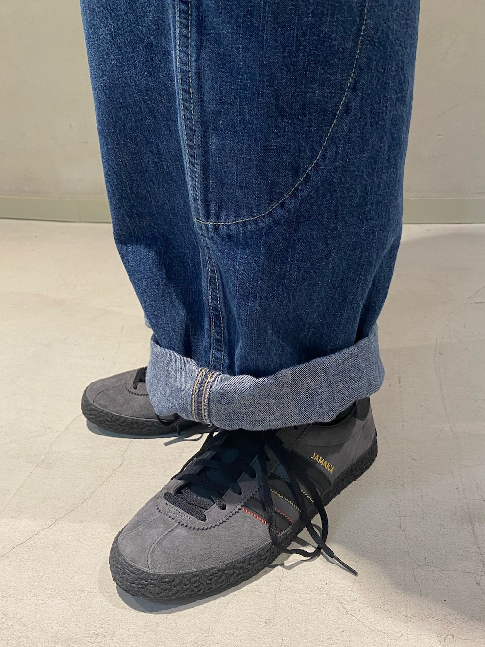 「スニーカー、adidas、アディダス、adidas originals、ユニフォーム、長袖Tシャツ、ジャージー、ウインドブレーカー、アディカラー、ジャマイカ」｜「adidasのアディカラートレフォイル ウインドブレーカー / アディダスオリジナルス adidas Originals（ナイロンジャケット、レッド系）」を使った、Sotaさん（メンズ・168cm）の冬コーディネートの4枚目の写真