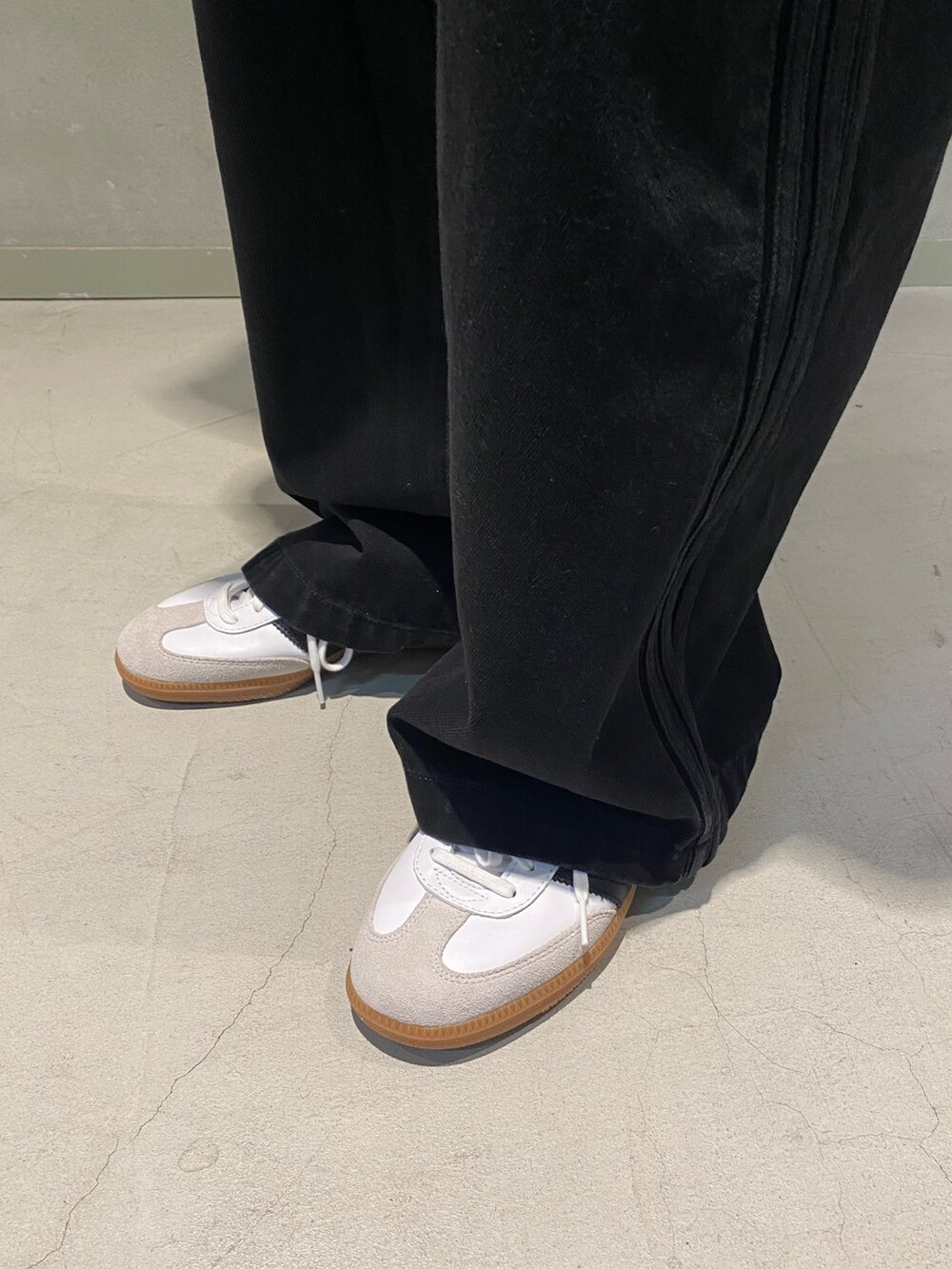 「デニム、adidas、アディダス、デニムパンツ、adidas originals、トラックジャケット、アディダスオリジナルス、トラックトップ、クセニア・シュナイダー」｜「adidasのプレミアム オリジナルス FR トラックトップ（ナイロンジャケット、ブルー系）」を使った、Sotaさん（メンズ・168cm）の冬コーディネートの3枚目の写真