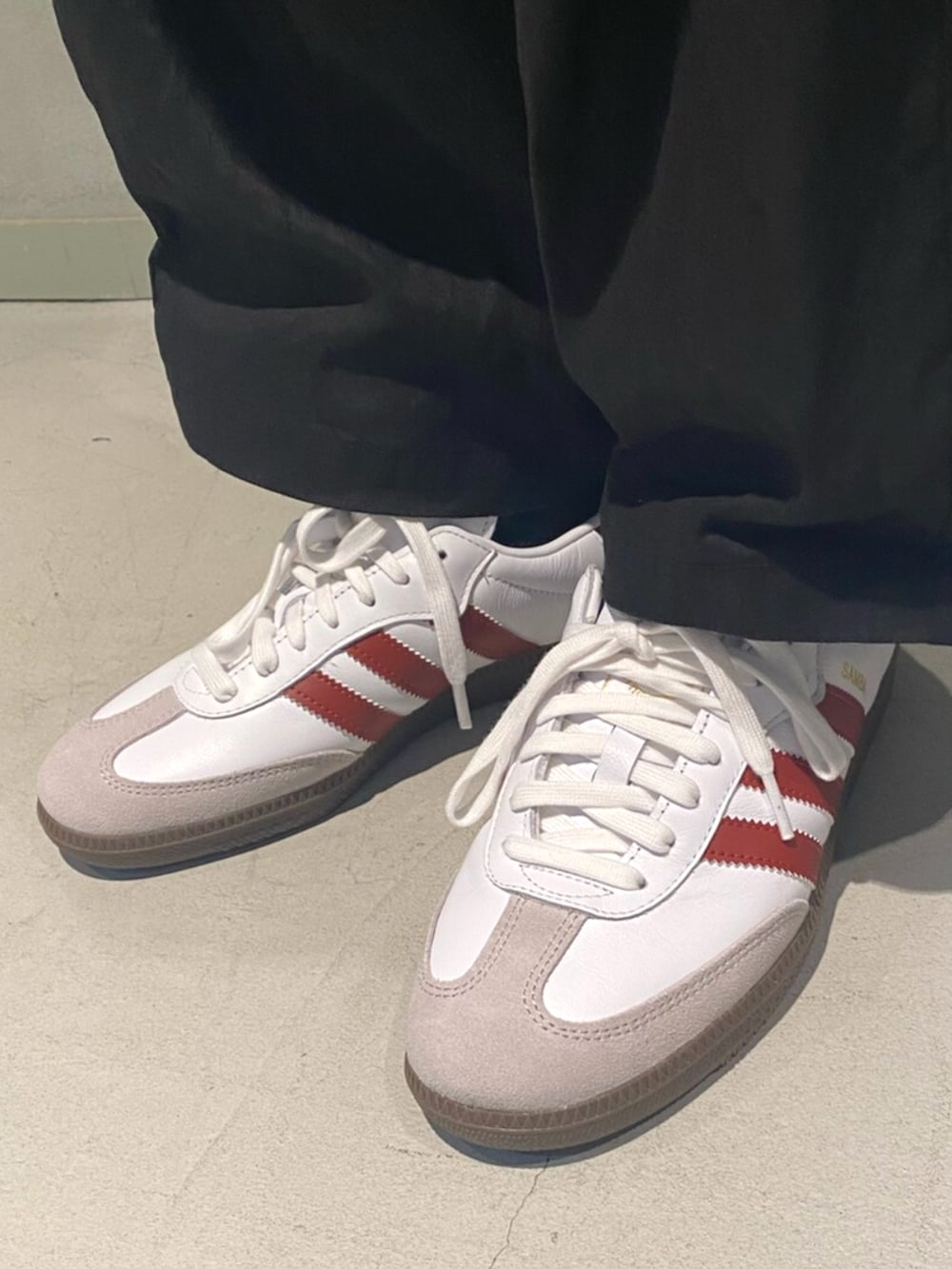 「adidas、adidas originals、アディダス、アディダスオリジナルス、スニーカー、ジャージ、アディカラー、サンバ、ローカット」｜「adidasのPREM TT / プレミアム トラックジャケット トラックトップ アディダスオリジナルス adidas Originals（ナイロンジャケット、レッド系）」を使った、Sotaさん（メンズ・167cm）の夏コーディネートの2枚目の写真