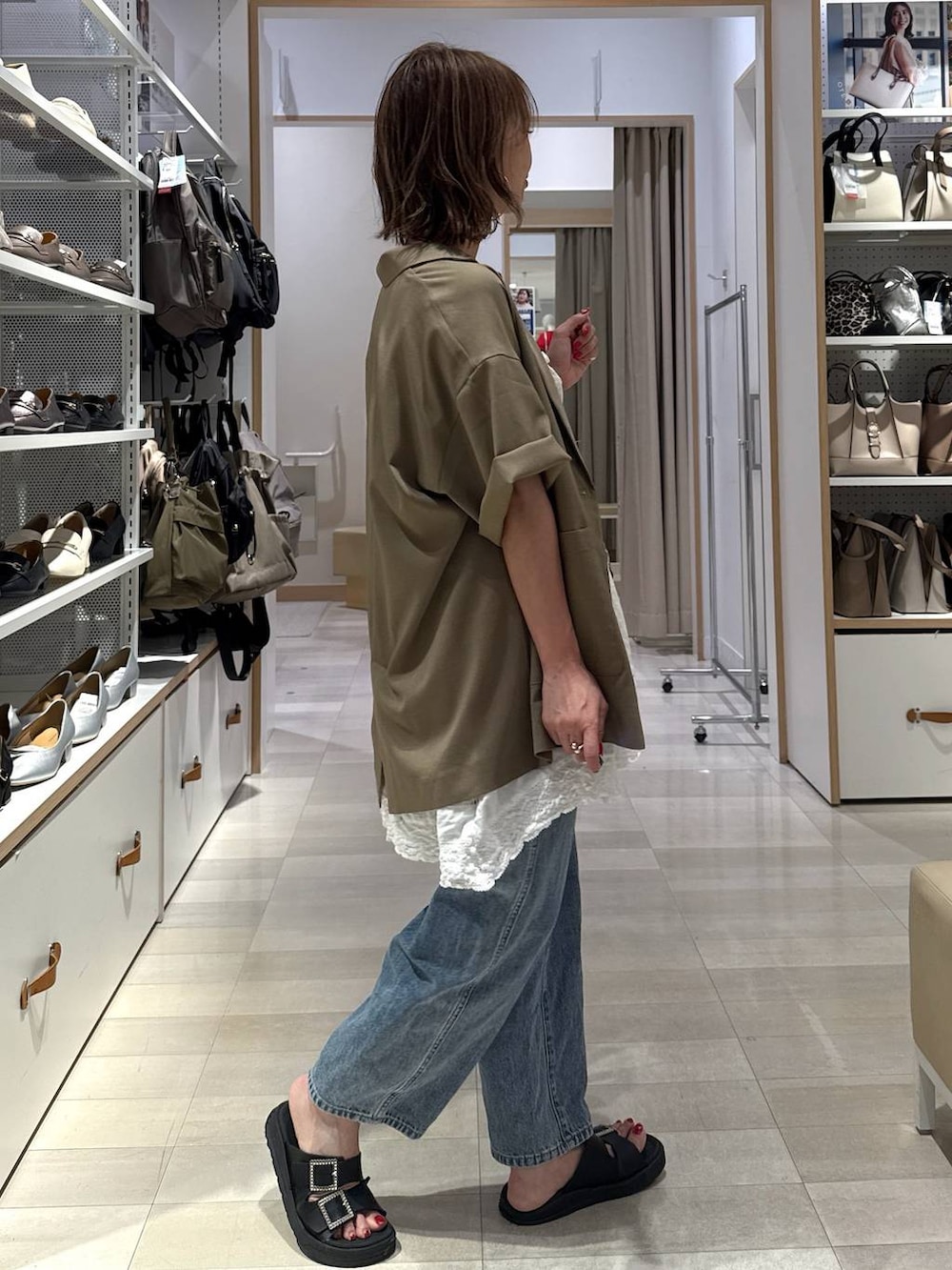 「きれいめ、ベーシック/シンプル、着痩せ・細見え、ママコーデ、体型カバー、カジュアル、GLOBAL WORK」|「GLOBAL WORKのGOODデニムバギーパンツ/118365(デニムパンツ、ブルー系)」を使った、せこ子さん(レディース・159cm)の春コーディネートの5枚目の写真