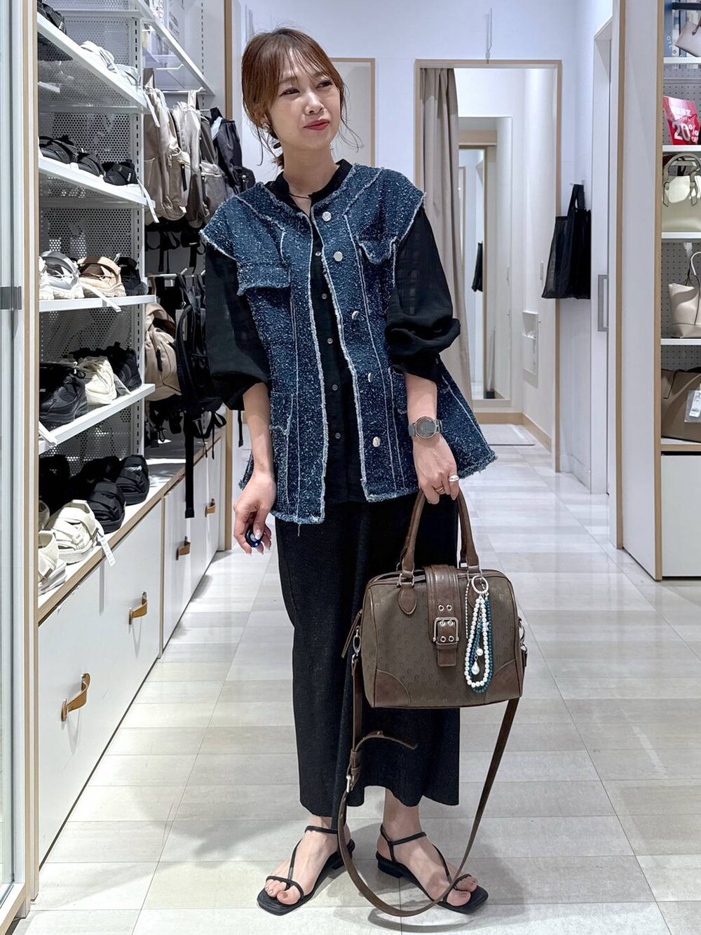 「きれいめ、ベーシック/シンプル、着痩せ・細見え、ママコーデ、体型カバー、カジュアル、GLOBAL WORK」|「LEPSIMのデニムツイードベスト 243476(ベスト、ブルー系)」を使った、せこ子さん(レディース・159cm)の春コーディネートの3枚目の写真