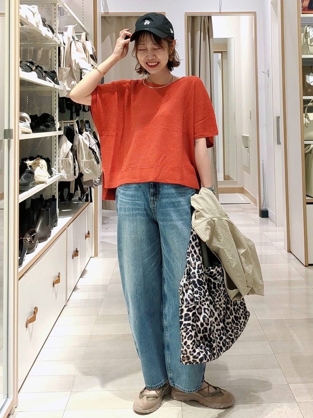 「きれいめ、GLOBAL WORK、ベーシック/シンプル、着痩せ・細見え、ママコーデ、体型カバー、カジュアル」|「GLOBAL WORKのGOODデニムカーブパンツ/143956(デニムパンツ、ブルー系)」を使った、せこ子さん(レディース・159cm)の春コーディネートの2枚目の写真