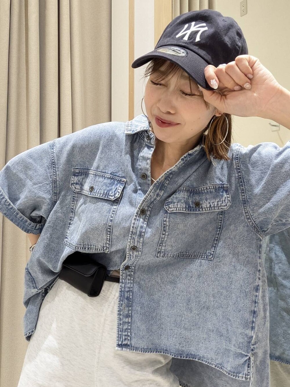 「きれいめ、ベーシック/シンプル、着痩せ・細見え、ママコーデ、体型カバー、カジュアル、GLOBAL WORK」|「GLOBAL WORKのマルチWAYパールチャーム/251929(キーケース/キーアクセサリー、ブルー系)」を使った、せこ子さん(レディース・159cm)の春コーディネートの2枚目の写真