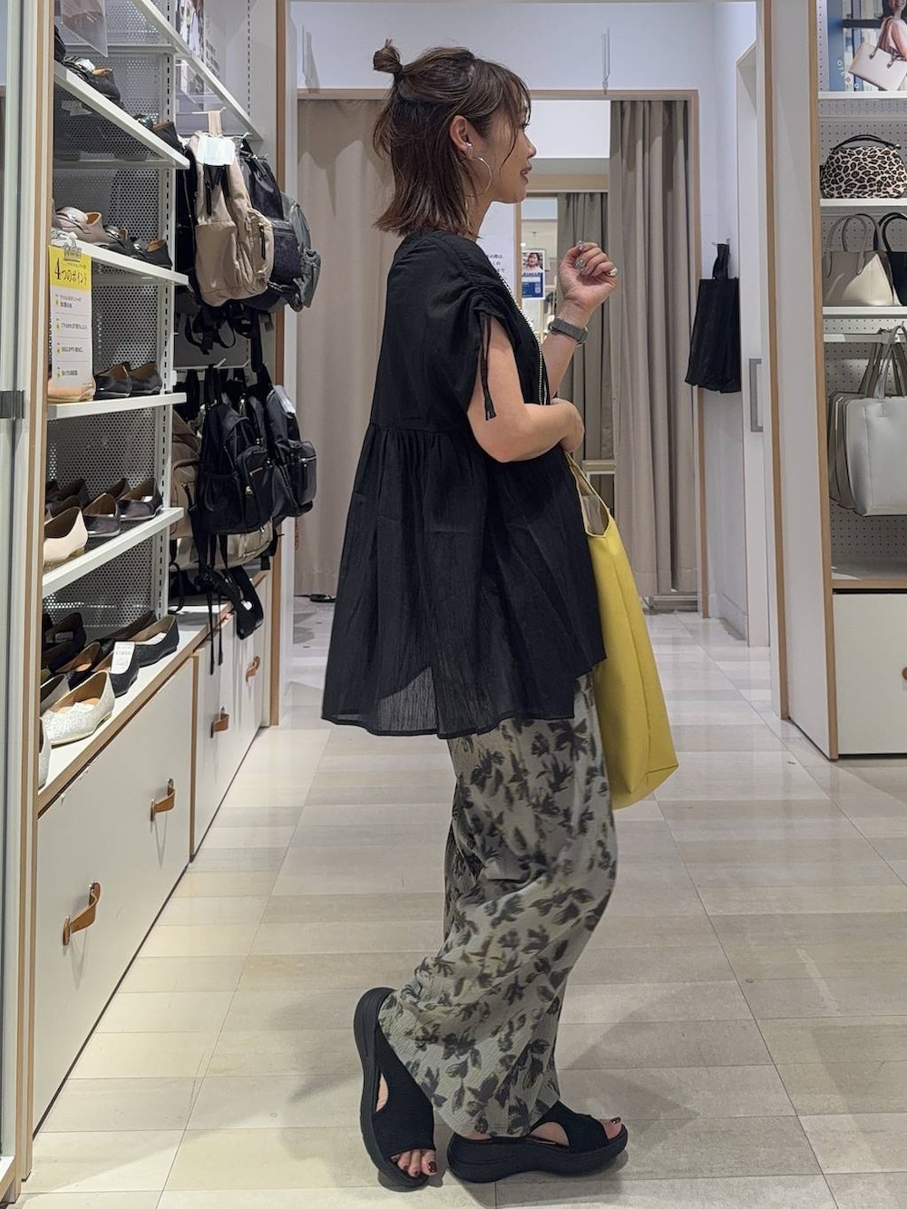 「きれいめ、ベーシック/シンプル、着痩せ・細見え、ママコーデ、体型カバー、カジュアル、GLOBAL WORK」|「GLOBAL WORKのBeauteeスクエアタンク/289845(タンクトップ、ブラウン系)」を使った、せこ子さん(レディース・159cm)の夏コーディネートの3枚目の写真