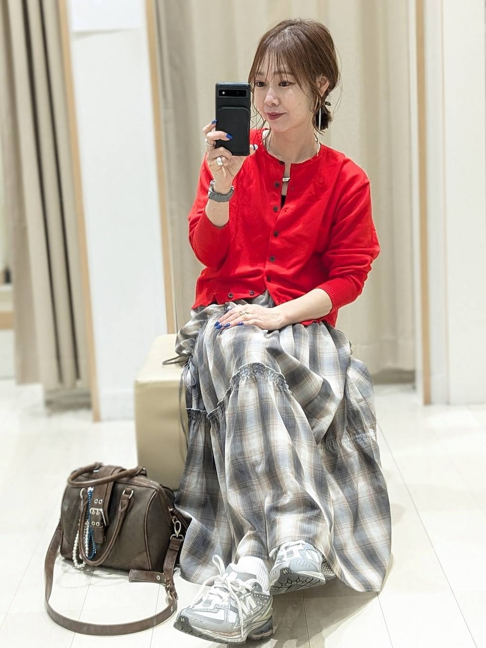 「きれいめ、体型カバー、カジュアル、ベーシック/シンプル、着痩せ・細見え、ママコーデ、GLOBAL WORK」|「GLOBAL WORKのマルチWAYパールチャーム/251929(キーケース/キーアクセサリー、ブルー系)」を使った、せこ子さん(レディース・159cm)の春コーディネートの2枚目の写真