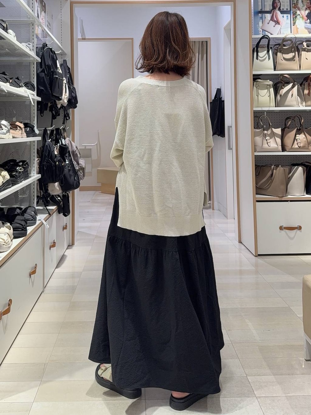 「ママコーデ、体型カバー、カジュアル、GLOBAL WORK、きれいめ、ベーシック/シンプル、着痩せ・細見え」|「GLOBAL WORKのマルチWAYパールチャーム/251929(キーケース/キーアクセサリー、ブルー系)」を使った、せこ子さん(レディース・159cm)の春コーディネートの4枚目の写真