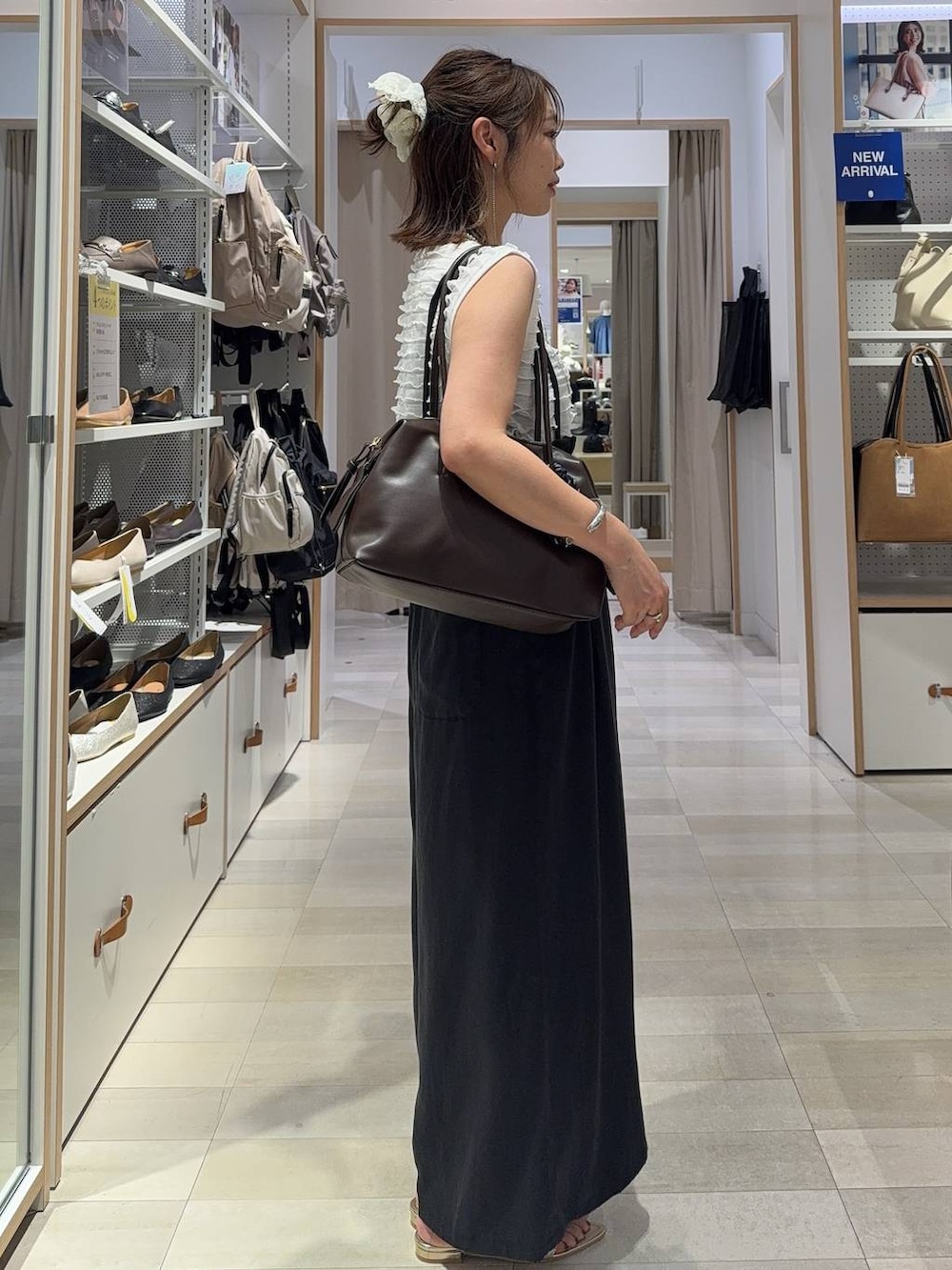「きれいめ、ベーシック/シンプル、着痩せ・細見え、ママコーデ、体型カバー、カジュアル、GLOBAL WORK」｜「GLOBAL WORKのらくっションナローストラップサンダル/329164（サンダル、ゴールド系）」を使った、せこ子さん（レディース・159cm）の夏コーディネートの2枚目の写真
