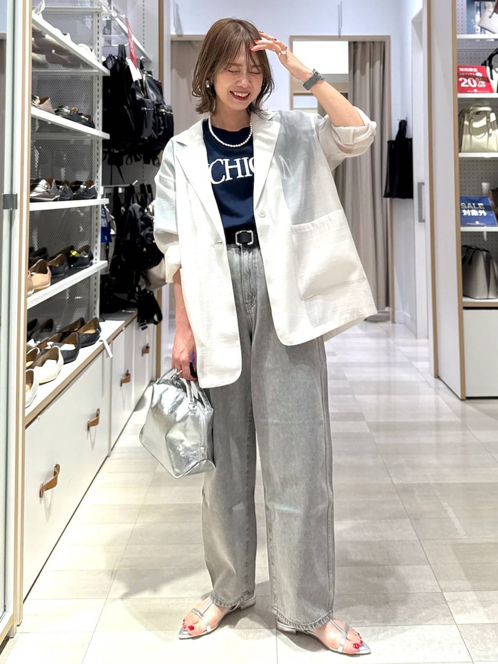 「カジュアル、GLOBAL WORK、きれいめ、ベーシック/シンプル、着痩せ・細見え、ママコーデ、体型カバー」｜「GLOBAL WORKのMATINEE LINE/リネンライクイージーストレートパンツ/495644（その他パンツ、ブラウン系）」を使った、せこ子さん（レディース・159cm）の夏コーディネートの2枚目の写真