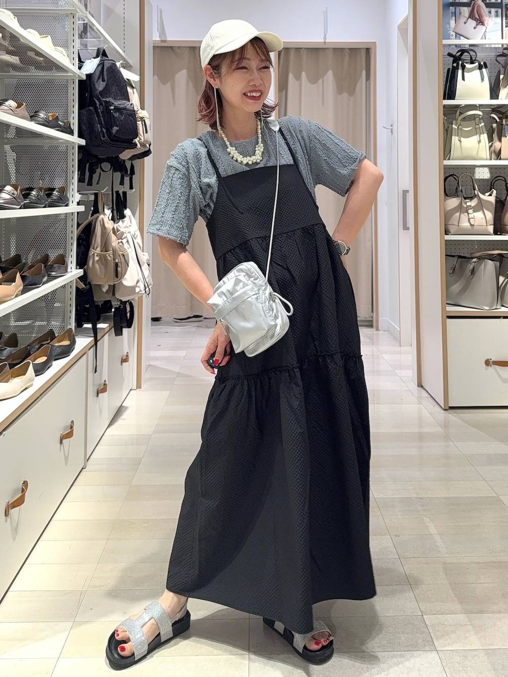 「きれいめ、ベーシック/シンプル、着痩せ・細見え、ママコーデ、体型カバー、カジュアル、GLOBAL WORK」｜「GLOBAL WORKの2WAYアソートキャミワンピース/328232（ワンピース、ブラック系）」を使った、せこ子さん（レディース・159cm）の夏コーディネートの5枚目の写真