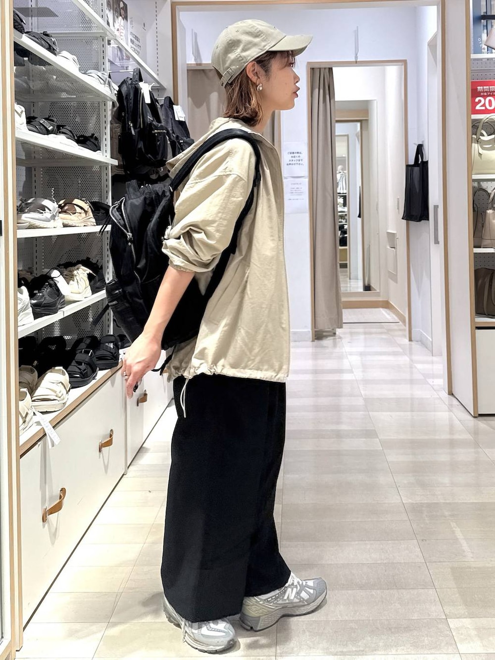 「ママコーデ、きれいめ、GLOBAL WORK、ベーシック/シンプル、着痩せ・細見え、体型カバー、カジュアル」｜「GLOBAL WORKの撥水軽量12ポケットリュック/234512（バックパック/リュック、ブラック系）」を使った、せこ子さん（レディース・159cm）の春コーディネートの4枚目の写真