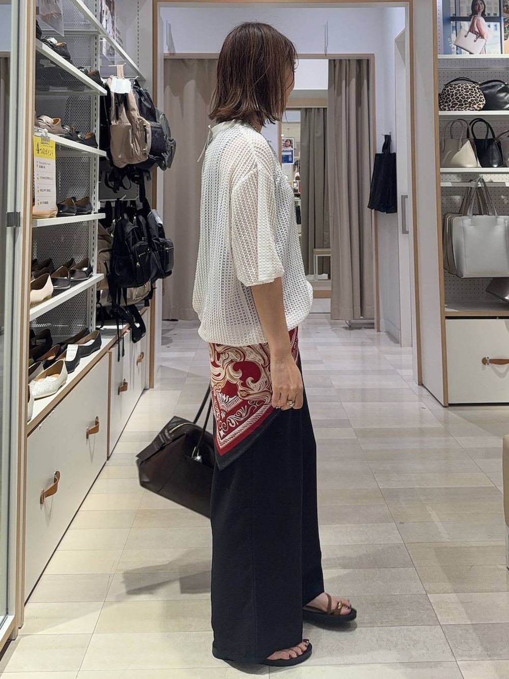 「カジュアル、GLOBAL WORK、きれいめ、ベーシック/シンプル、着痩せ・細見え、ママコーデ、体型カバー」|「GLOBAL WORKのラメシャーリング3WAYショルダー/120753(ショルダーバッグ、ブラウン系)」を使った、せこ子さん(レディース・159cm)の夏コーディネートの8枚目の写真