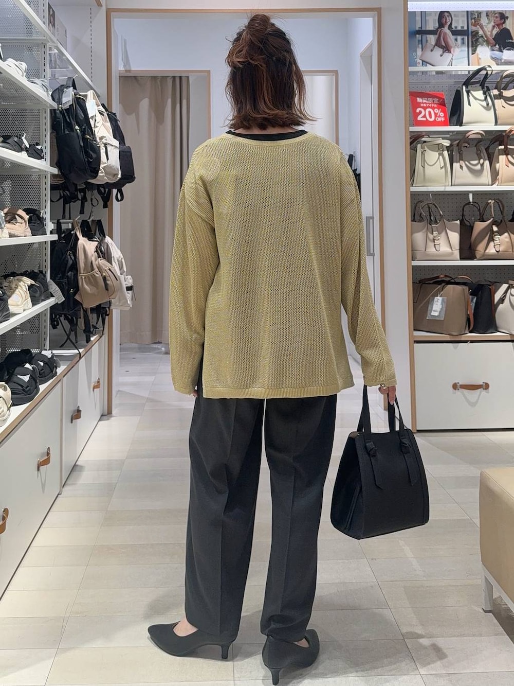 「きれいめ、ベーシック/シンプル、着痩せ・細見え、ママコーデ、体型カバー、カジュアル、GLOBAL WORK」|「GLOBAL WORKのダブルポケットPUショルダー/248395(ショルダーバッグ、ブラック系)」を使った、せこ子さん(レディース・159cm)の夏コーディネートの6枚目の写真