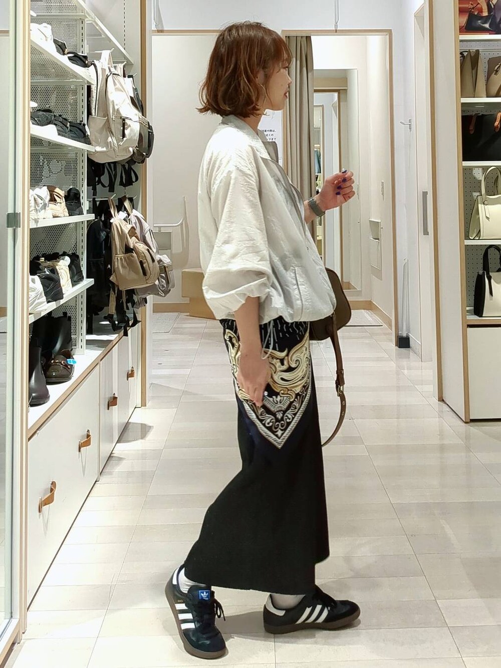 「きれいめ、ベーシック/シンプル、着痩せ・細見え、ママコーデ、体型カバー、カジュアル、GLOBAL WORK」|「GLOBAL WORKのマルチWAYパールチャーム/251929(キーケース/キーアクセサリー、ブルー系)」を使った、せこ子さん(レディース・159cm)の春コーディネートの6枚目の写真